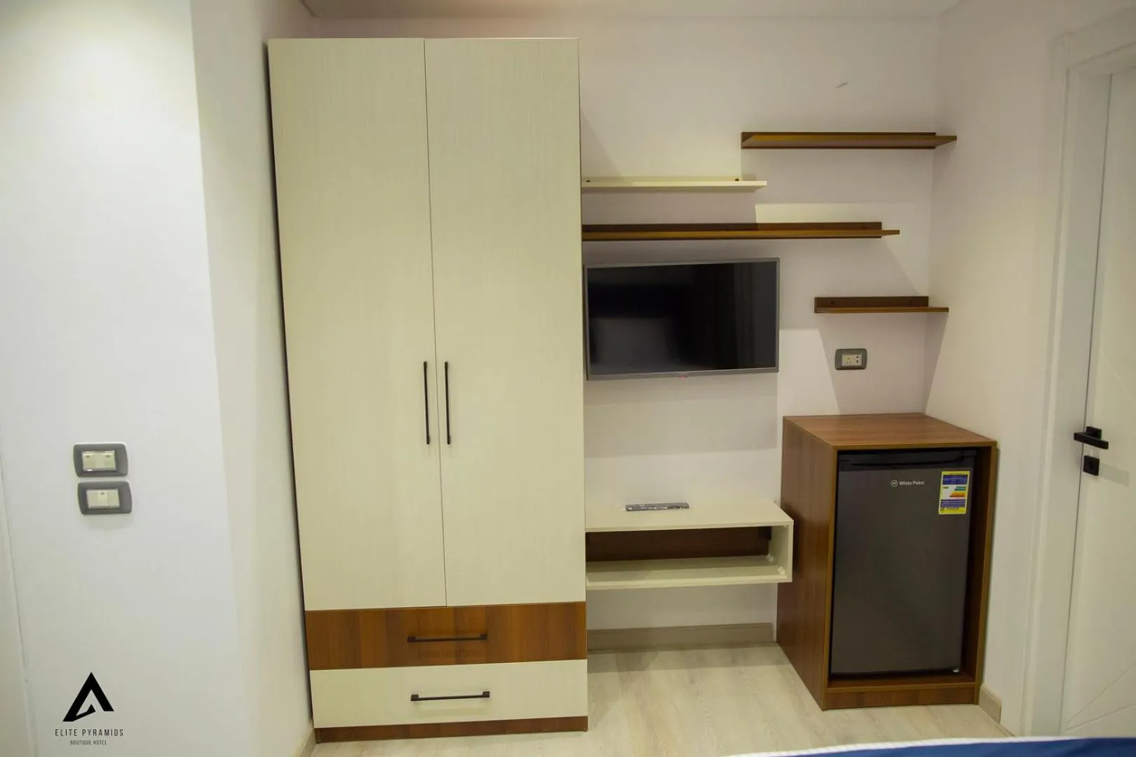 TV and multimedia in Elite Pyramids Boutique Hotel