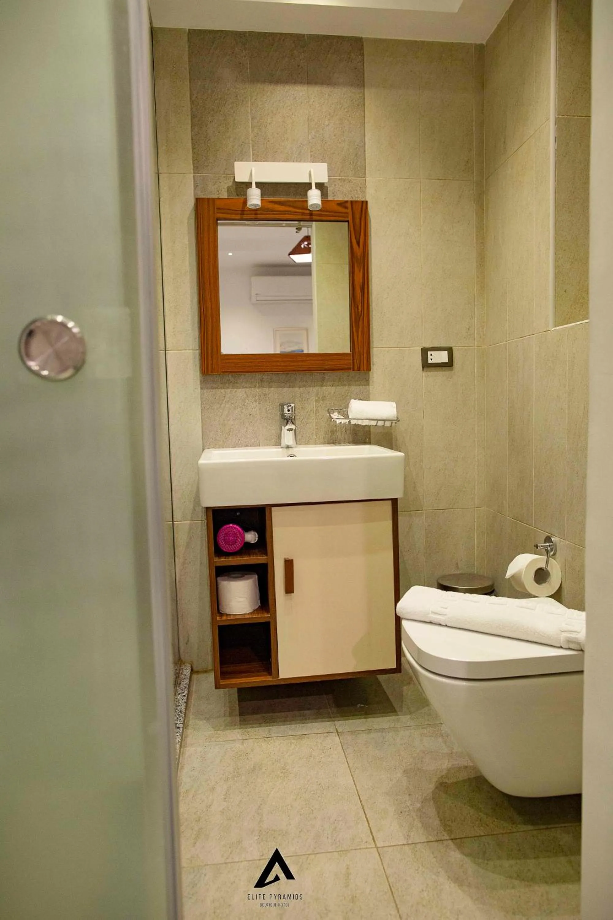 Toilet in Elite Pyramids Boutique Hotel