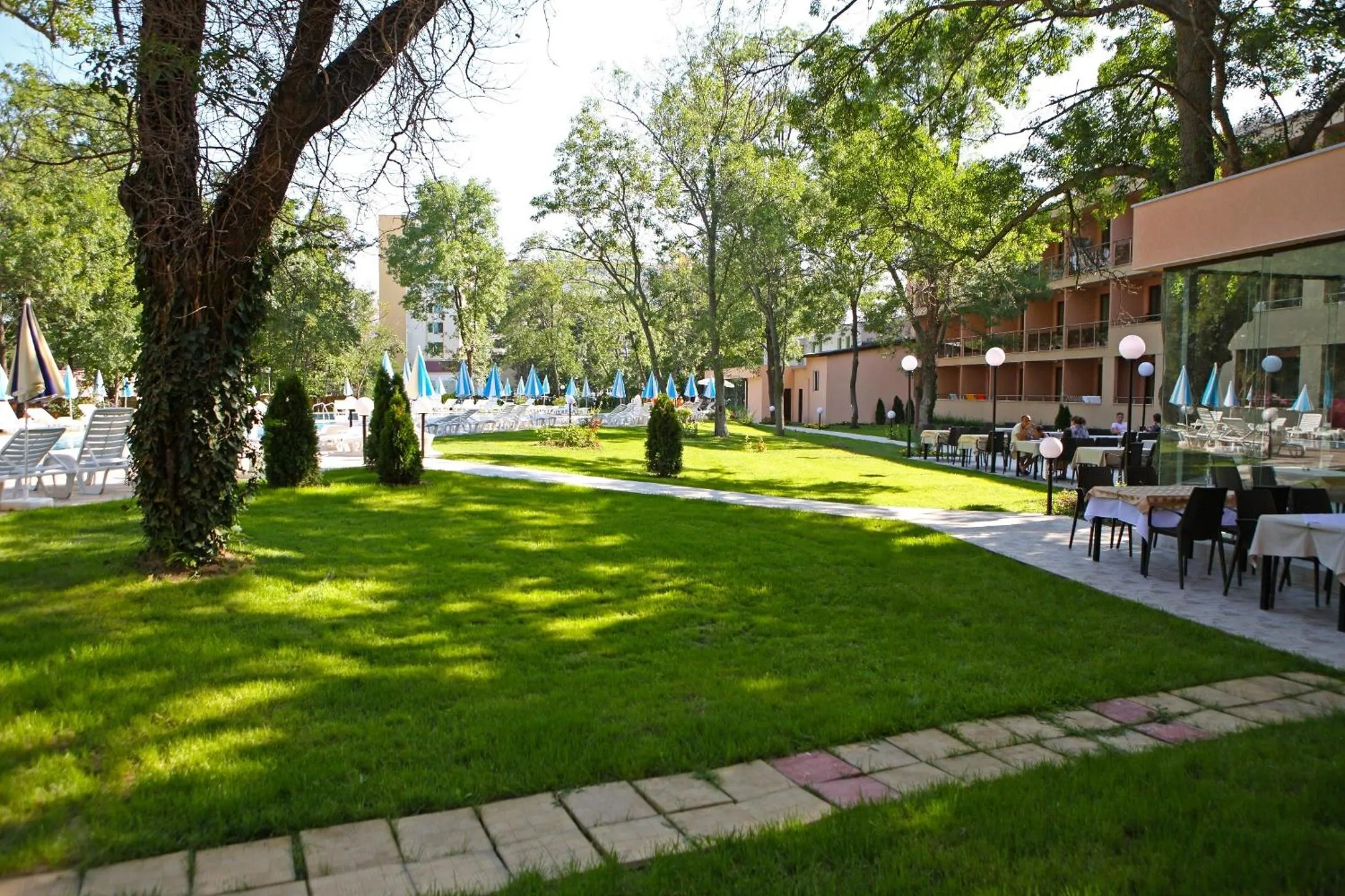 Garden in Hotel Yunona - All Inclusive