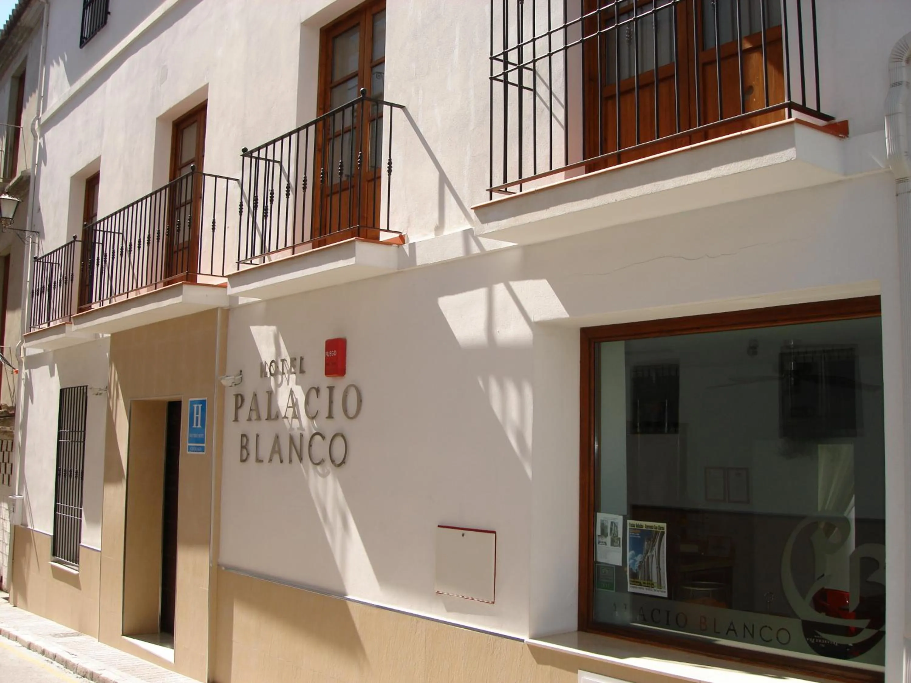 Facade/entrance in Hotel Palacio Blanco