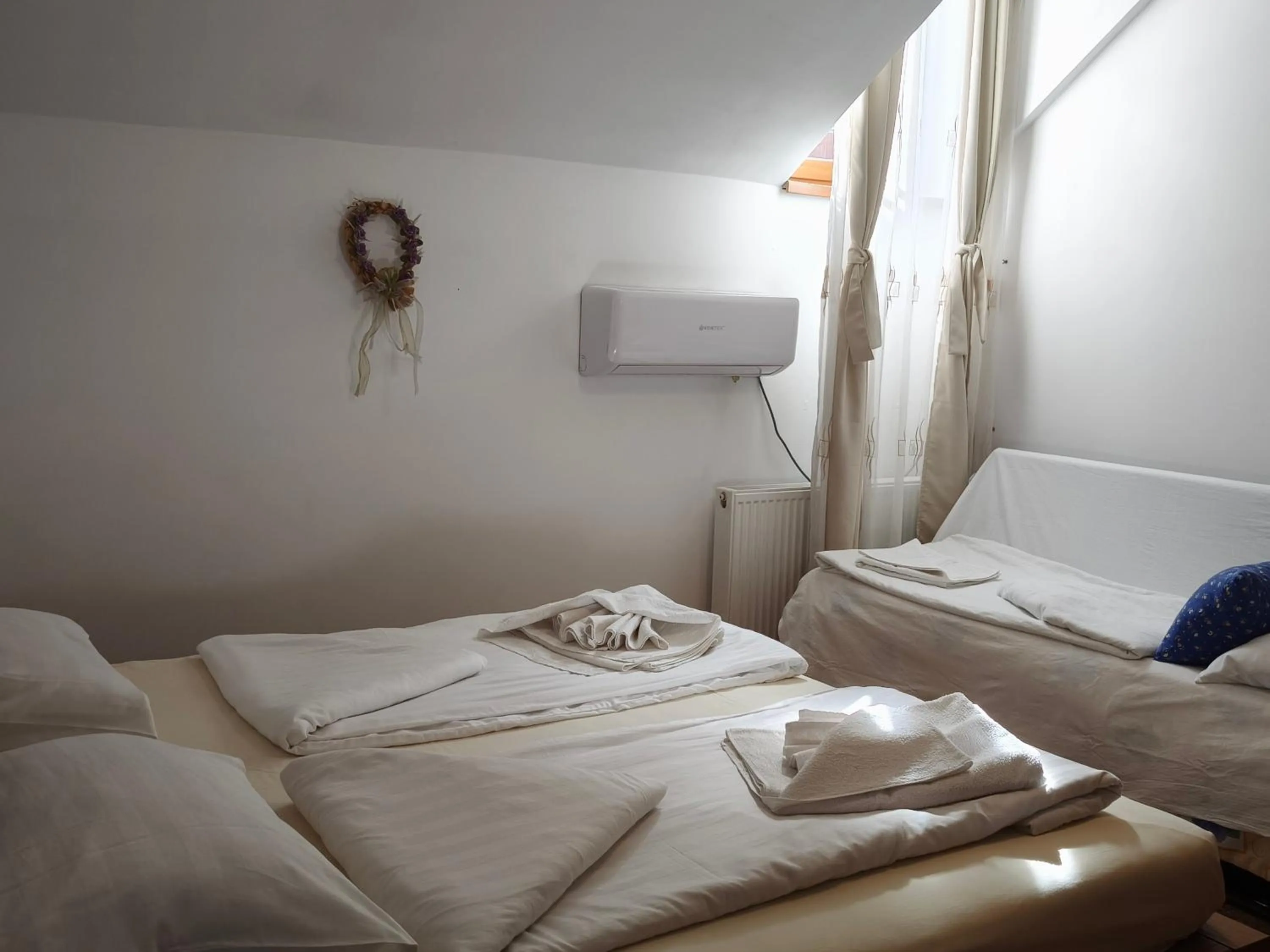 Bed in Pensiunea Buon Gusto Sibiu-motorcyle friendly,city center