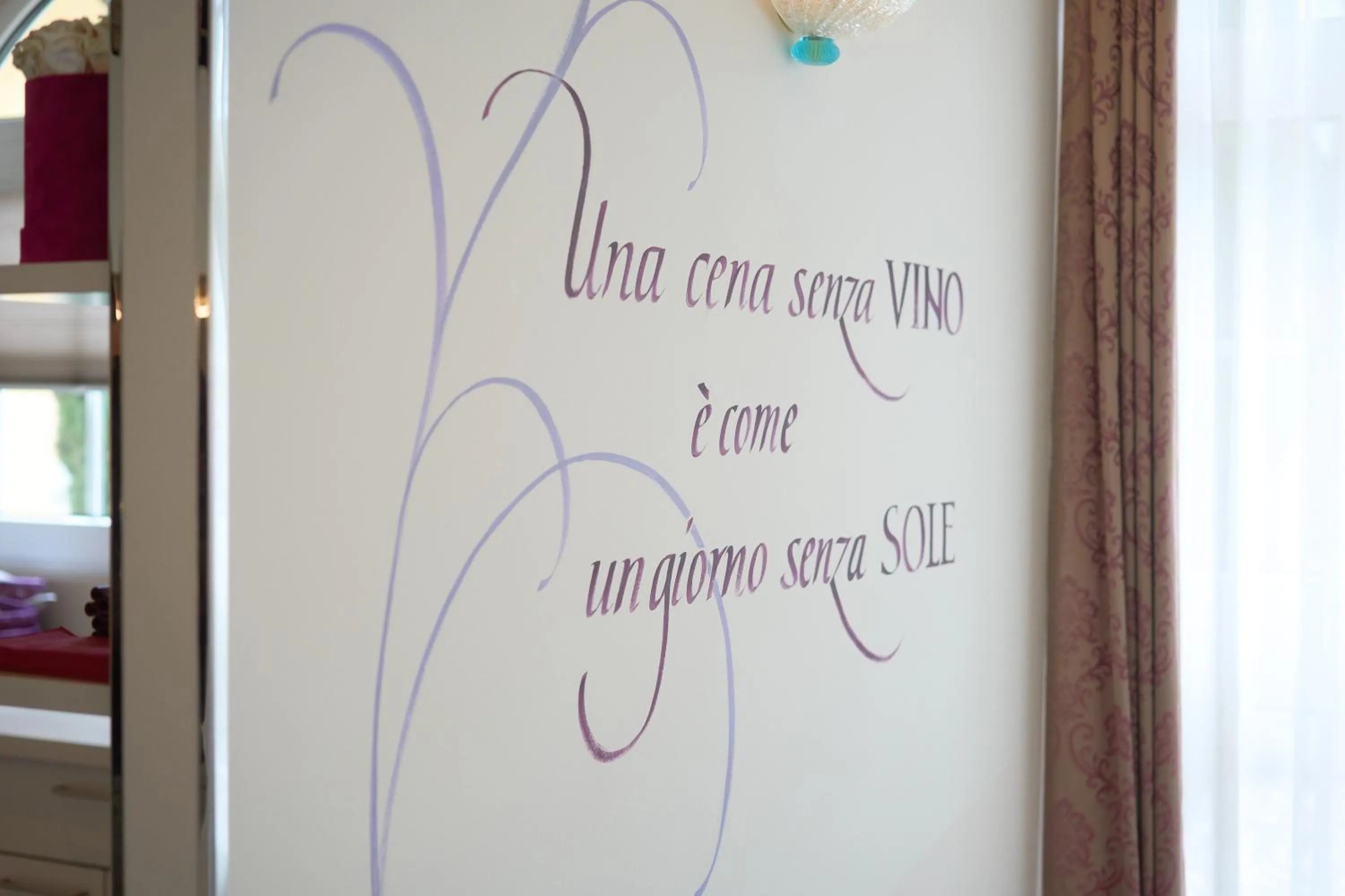 Text overlay, Bed in eXo Individual Hotel Waghäuseler Hof