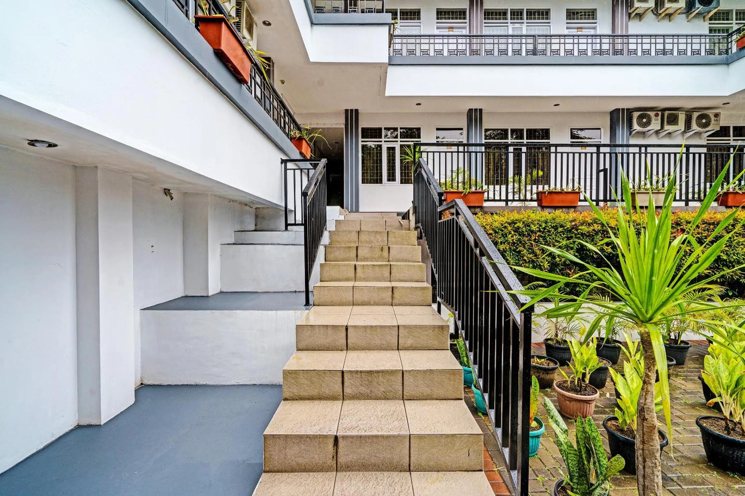 Lobby or reception in Collection O 92277 Setra Priangan Guest House