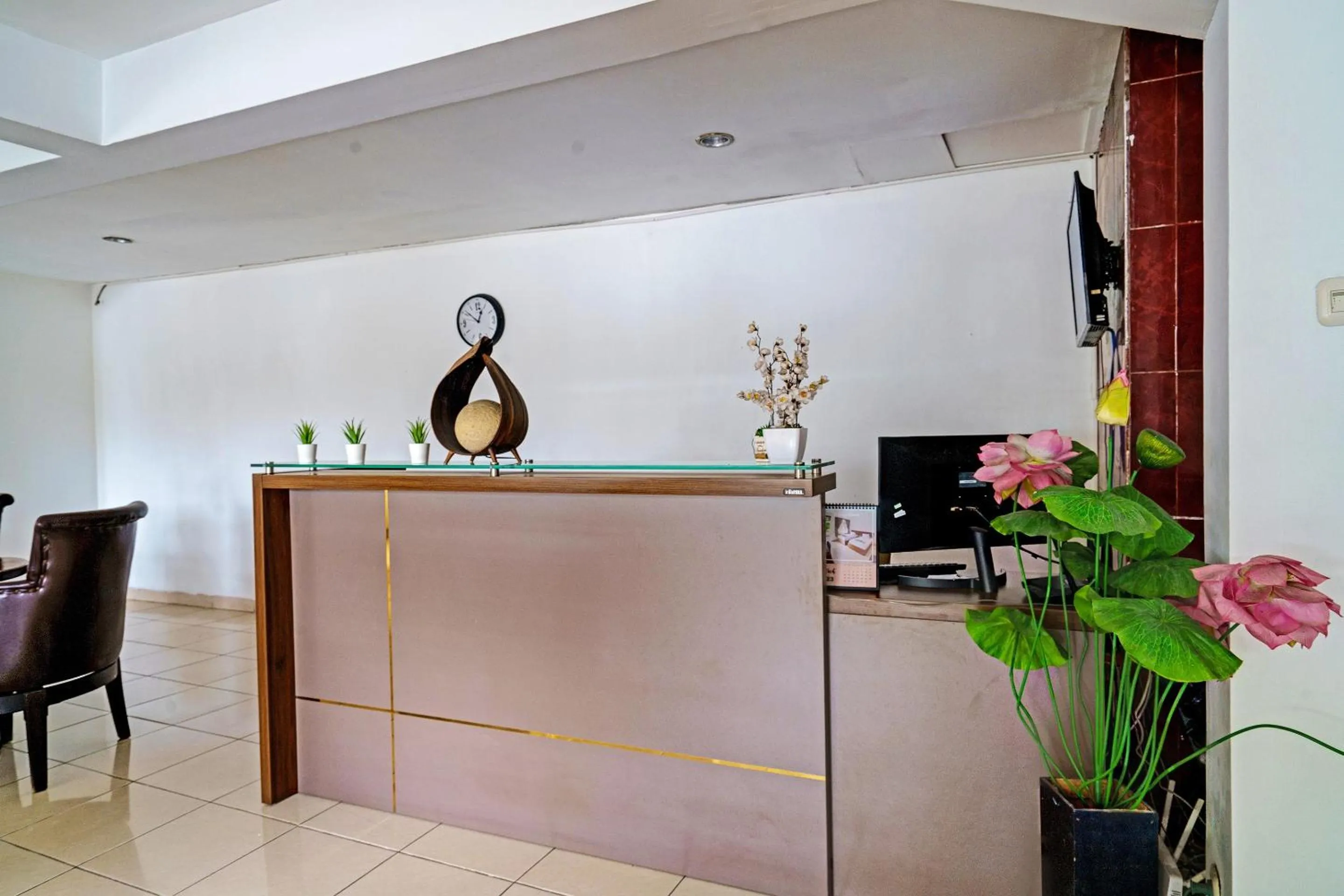 Lobby or reception in Collection O 92277 Setra Priangan Guest House