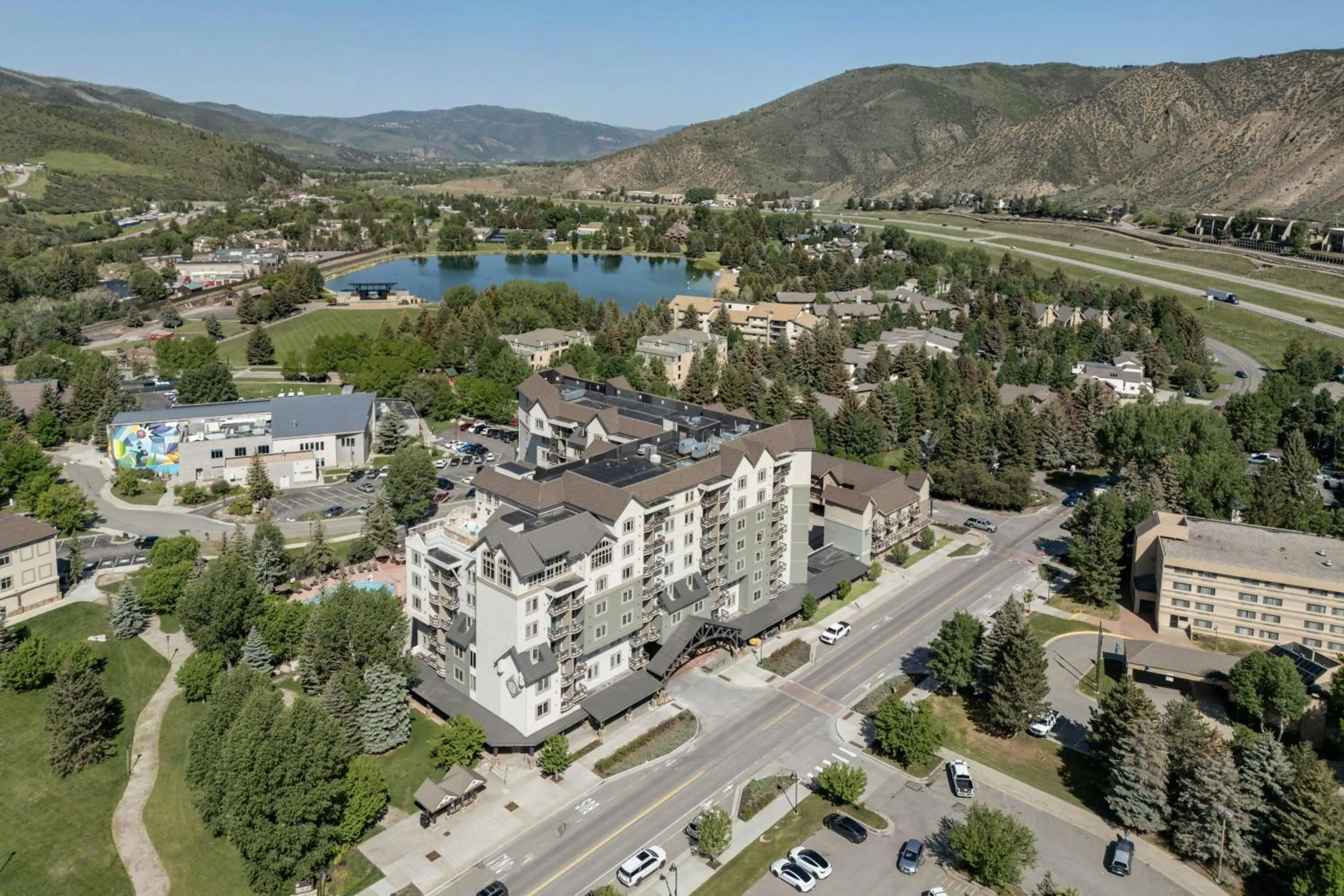 Property building in Sheraton Mountain Vista Villas, Avon / Vail Valley