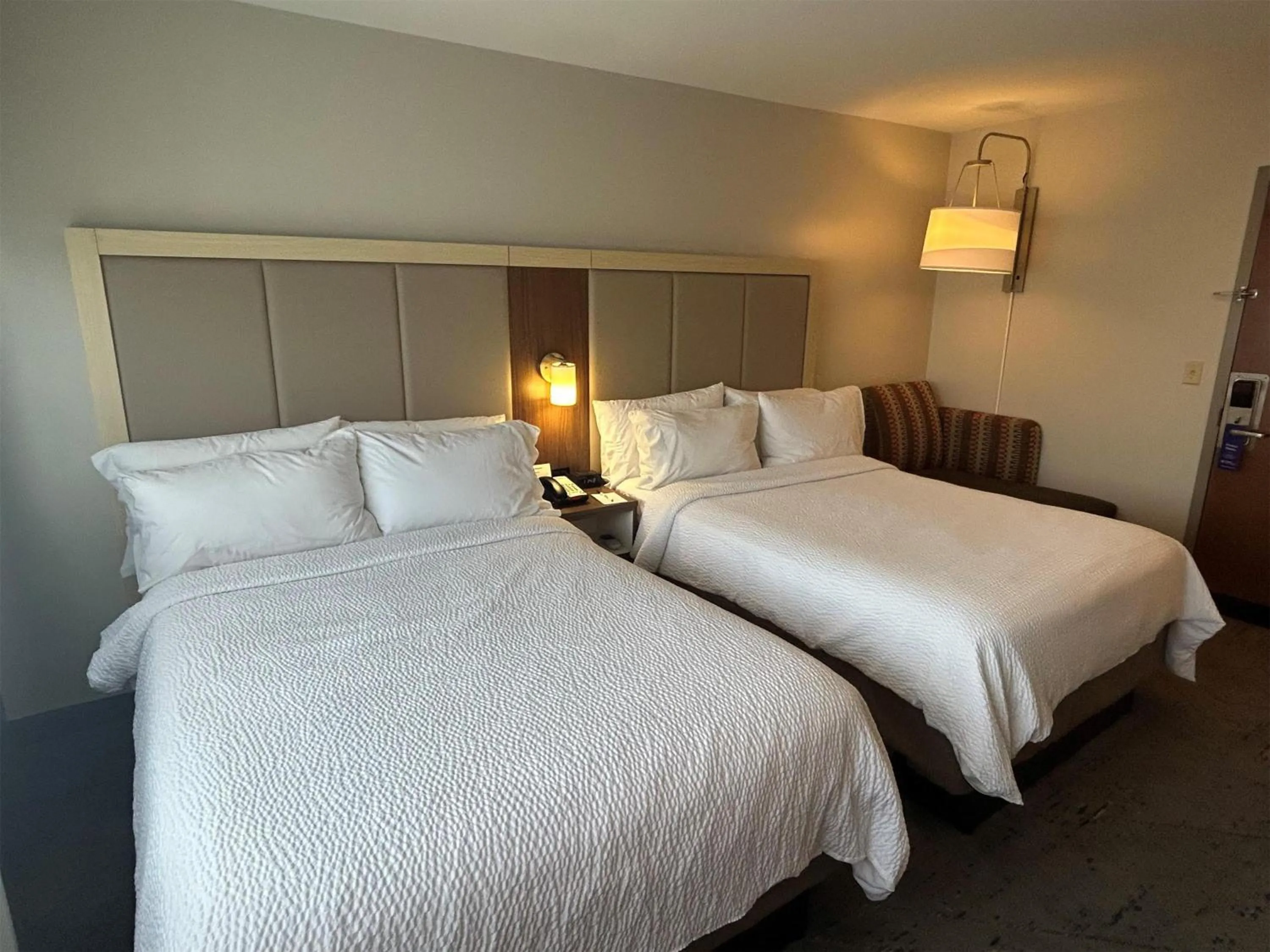 Bedroom, Bed in Best Western Roslyn-Long Island Hotel