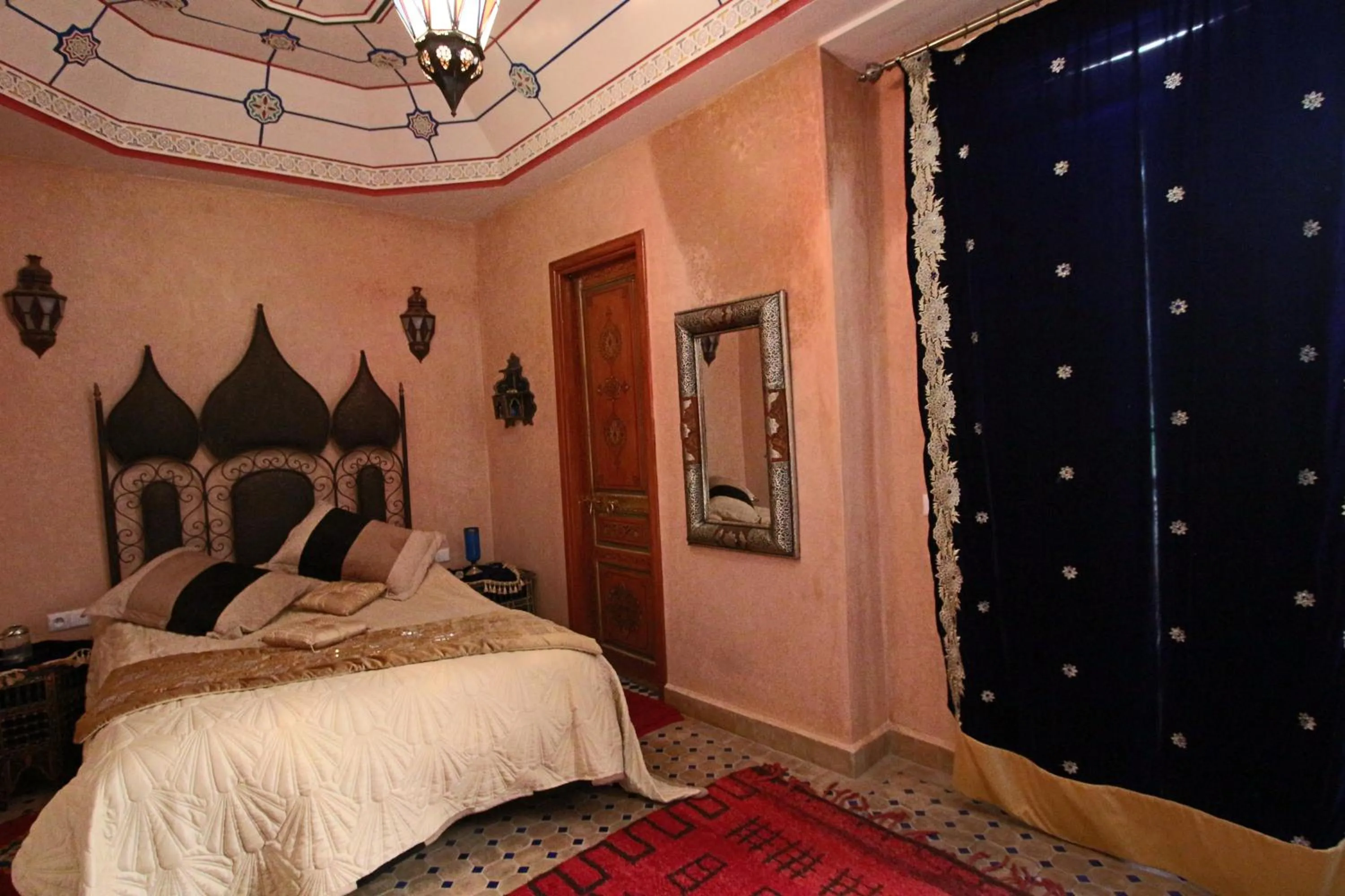 Photo of the whole room, Bed in RIAD MAKENE MOUCHKILL