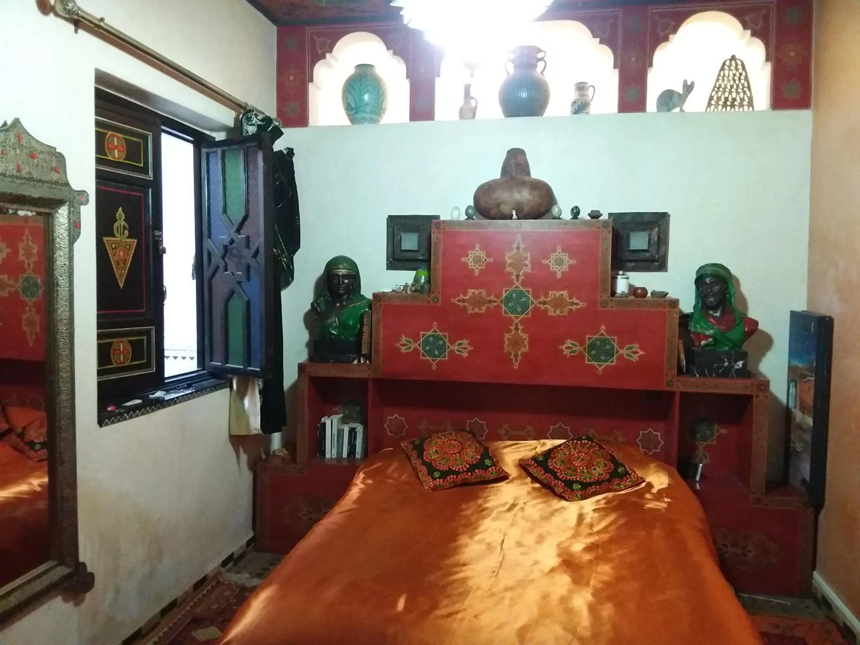 Decorative detail in RIAD MAKENE MOUCHKILL