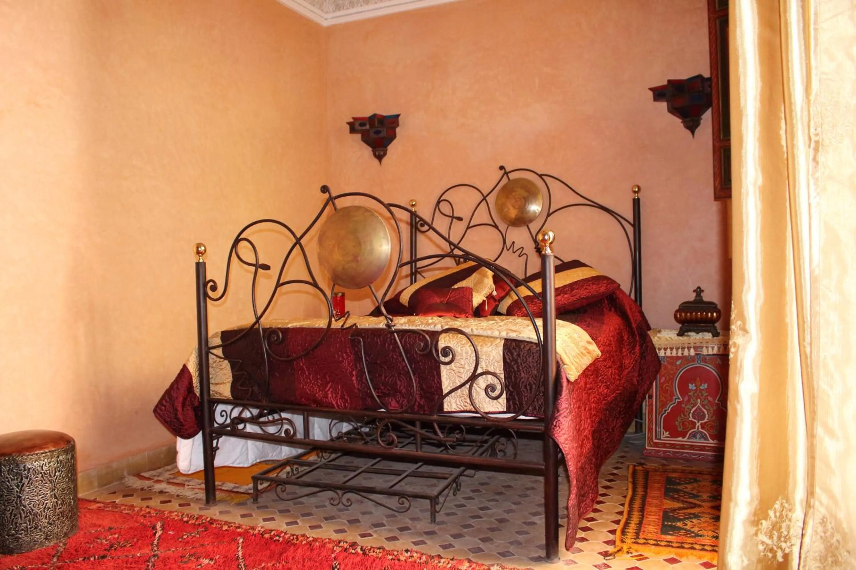 Bed in RIAD MAKENE MOUCHKILL