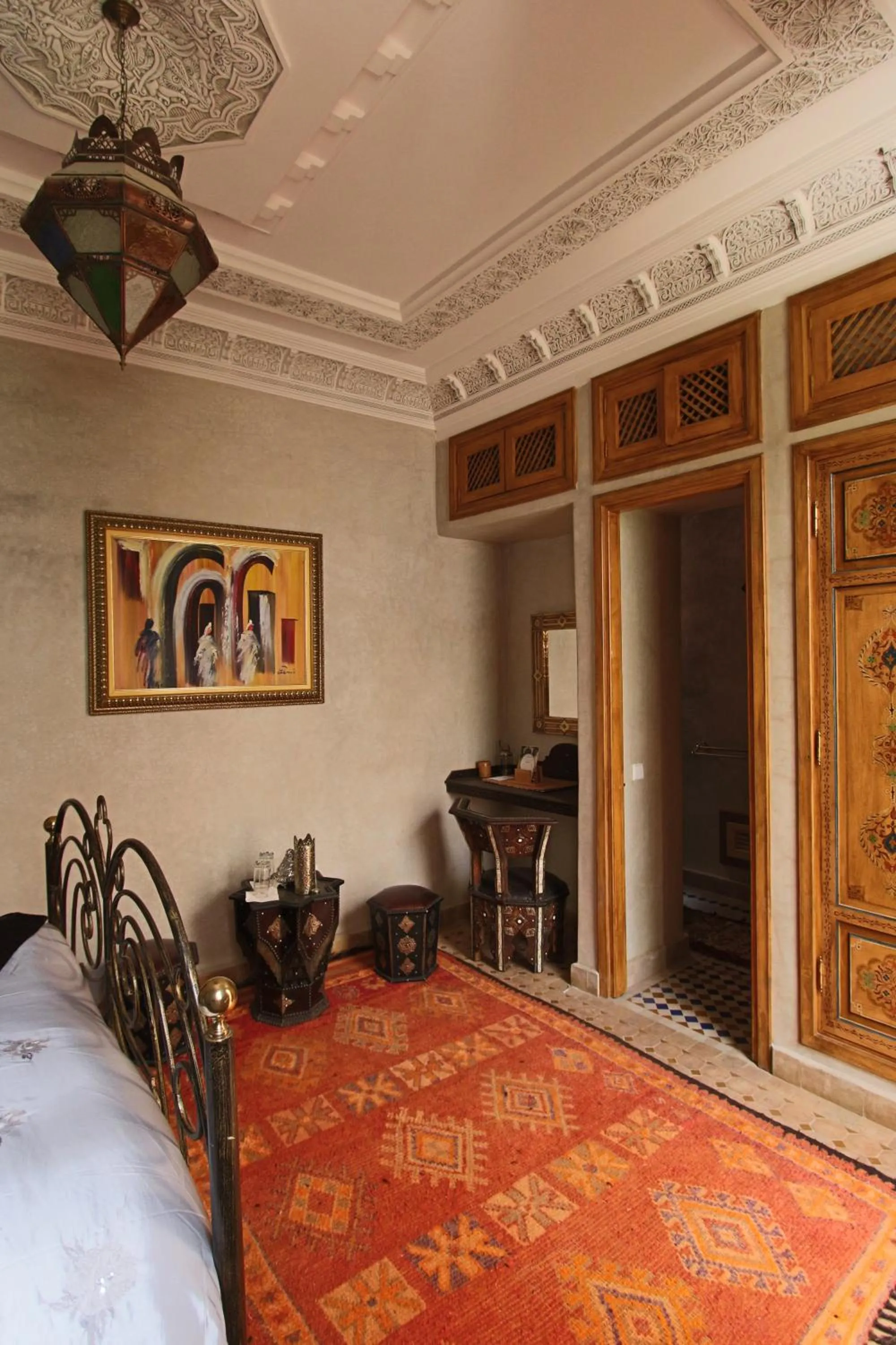 Seating area, Bed in RIAD MAKENE MOUCHKILL