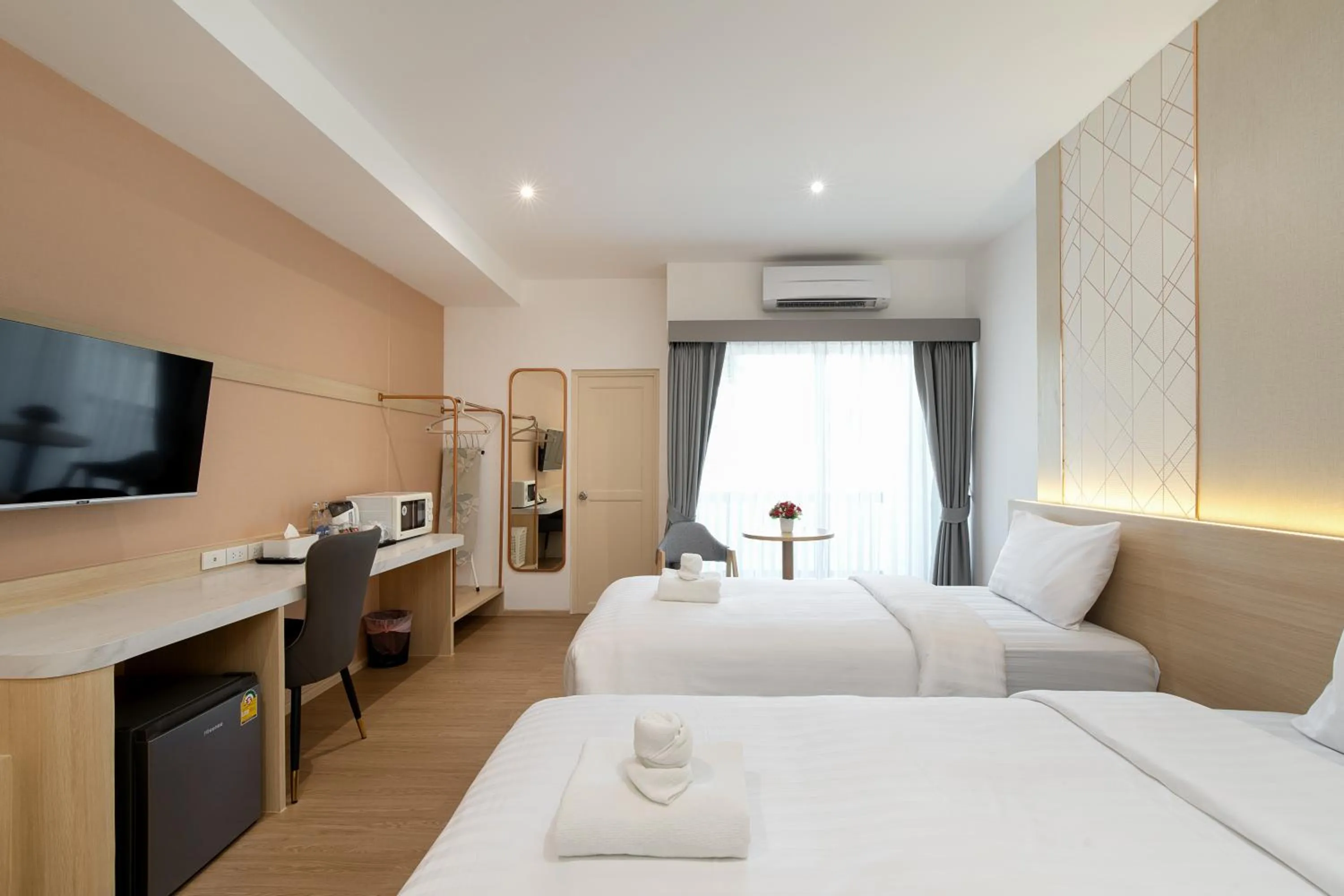 Photo of the whole room, Bed in Riski Residence Ngamwongwan