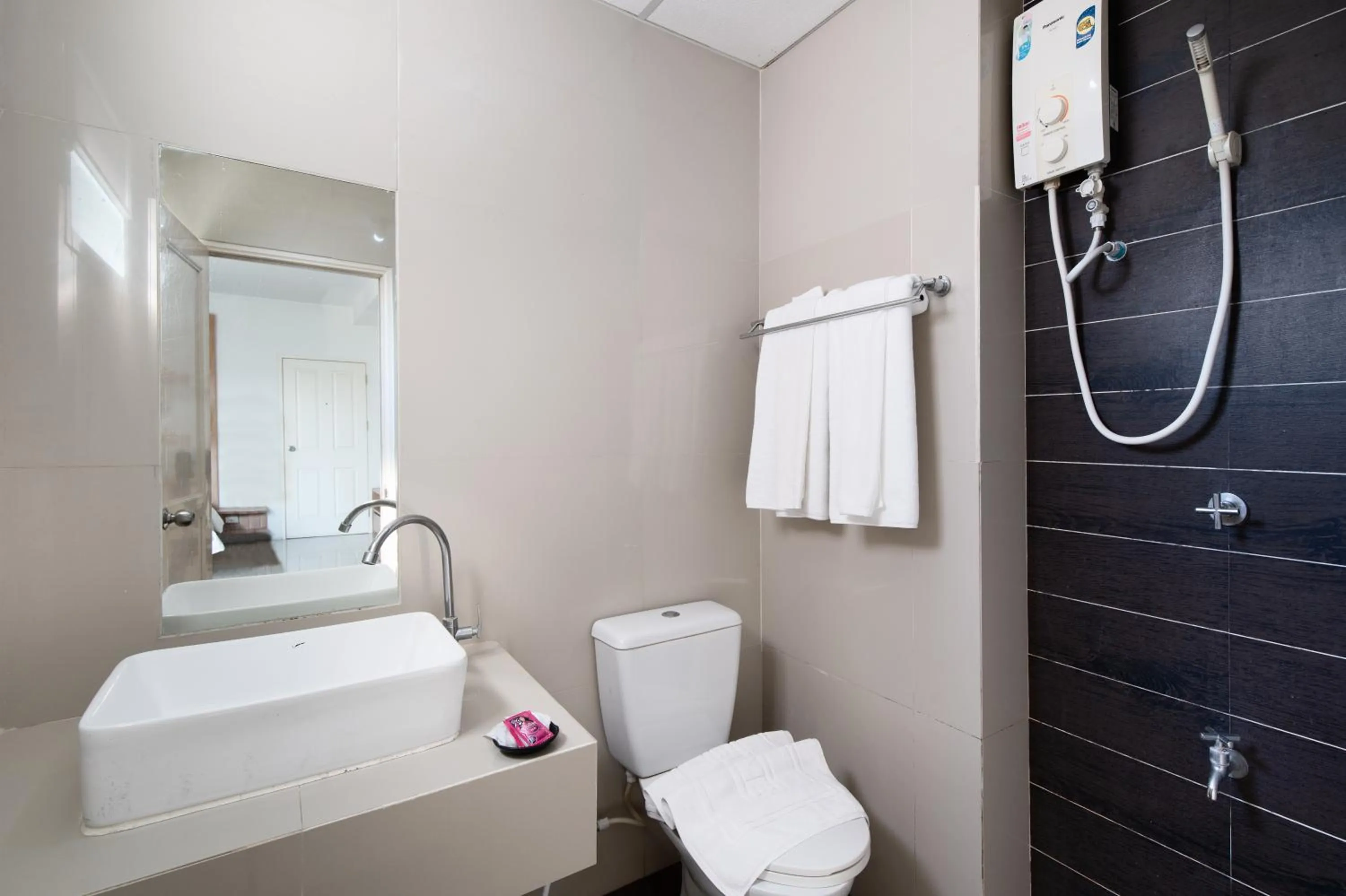 Bathroom in Riski Residence Ngamwongwan