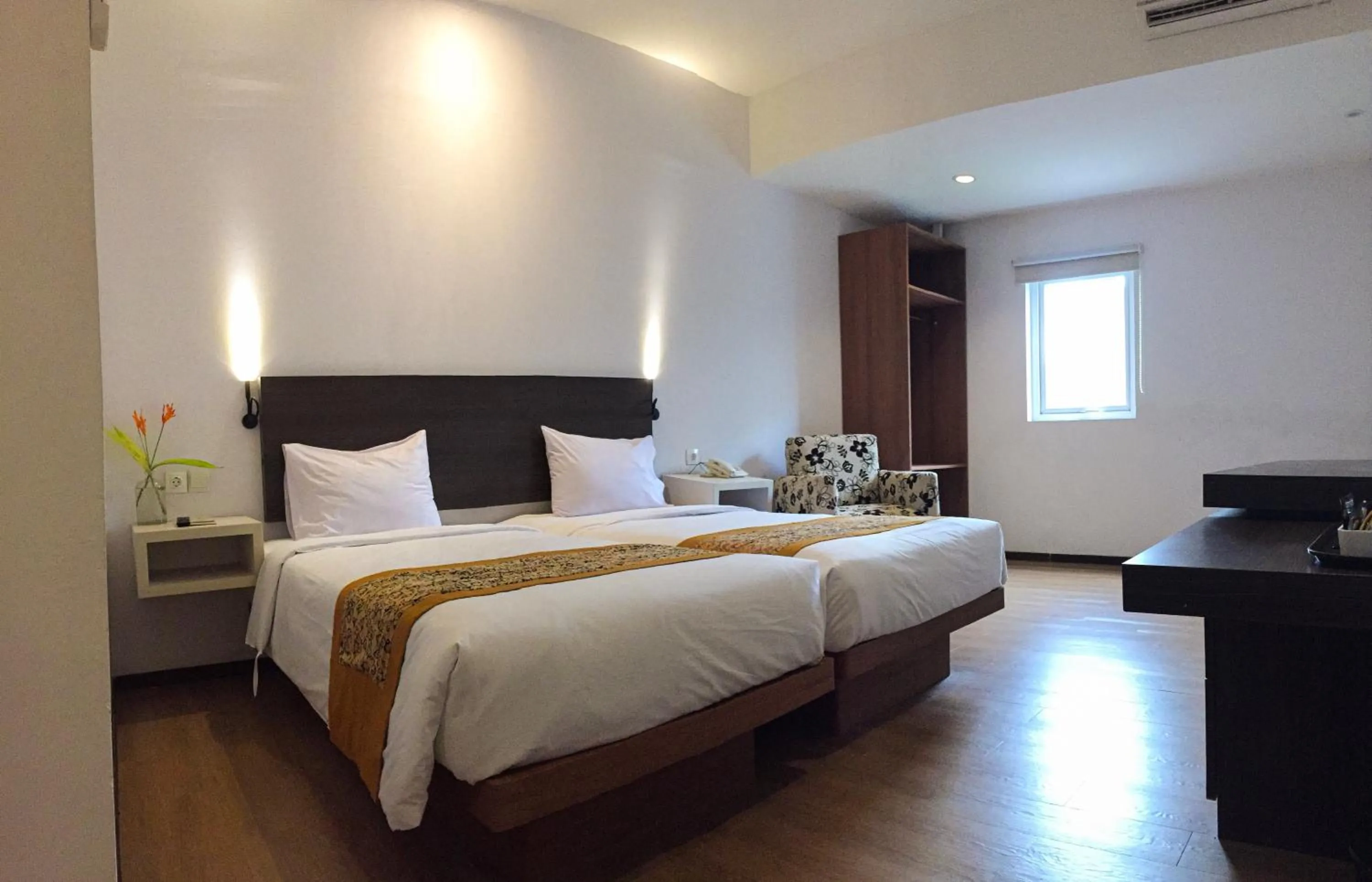 Bedroom, Bed in Sunwood Hotel Arianz Mataram