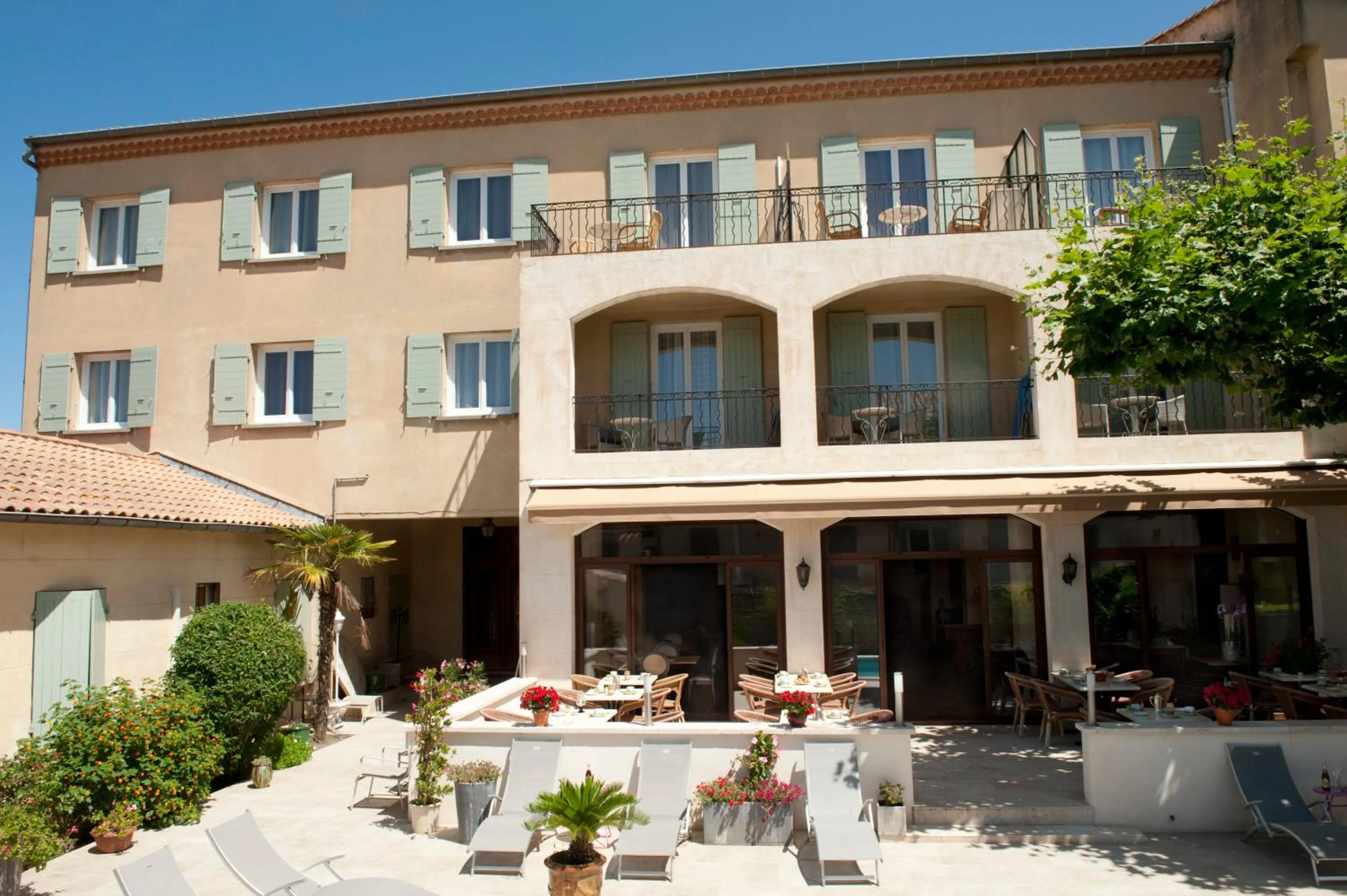 Property building in Le Castelet des Alpilles
