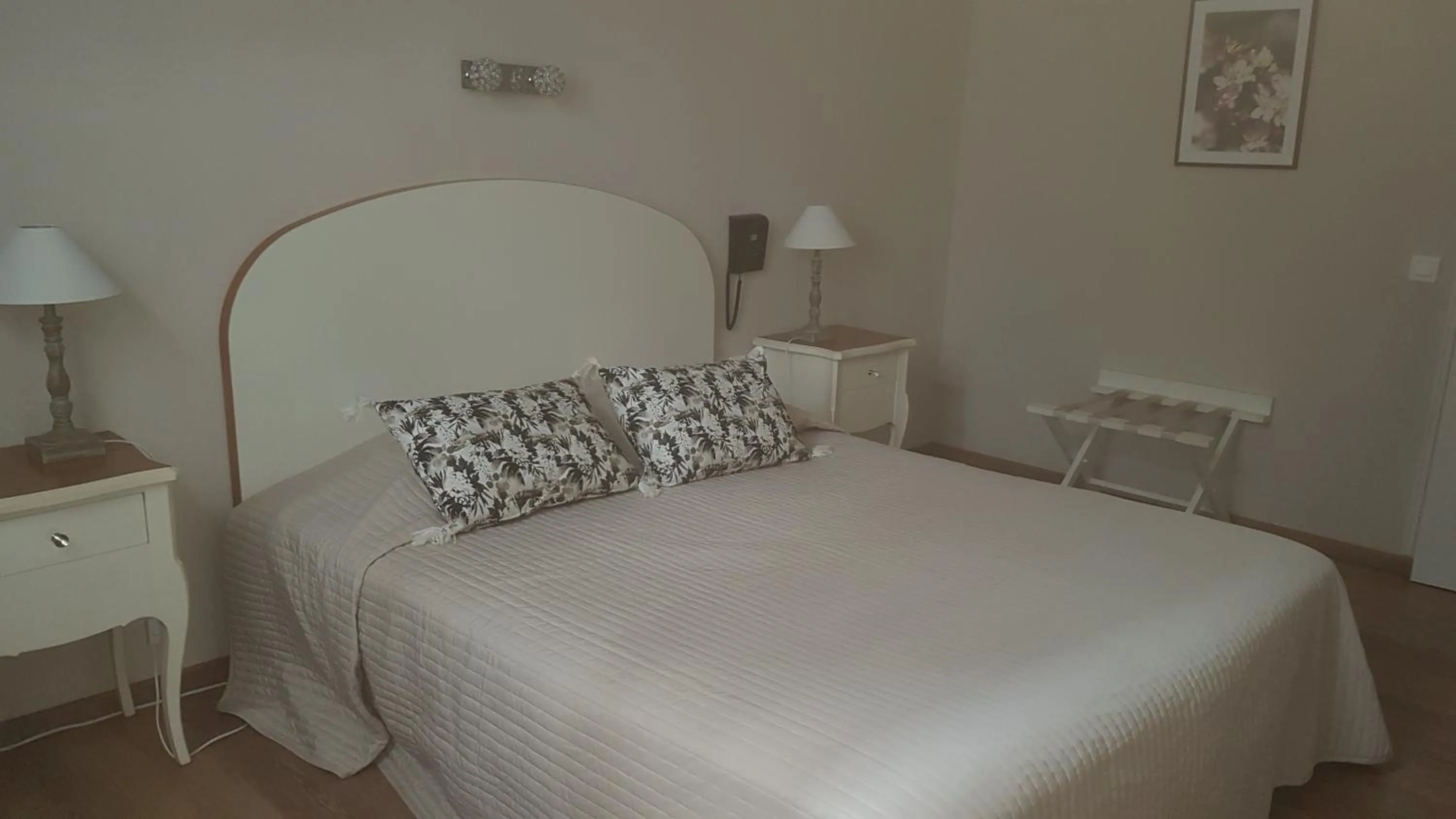 Photo of the whole room, Bed in Le Castelet des Alpilles