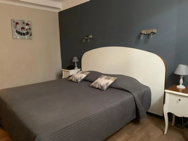 Property building, Bed in Le Castelet des Alpilles