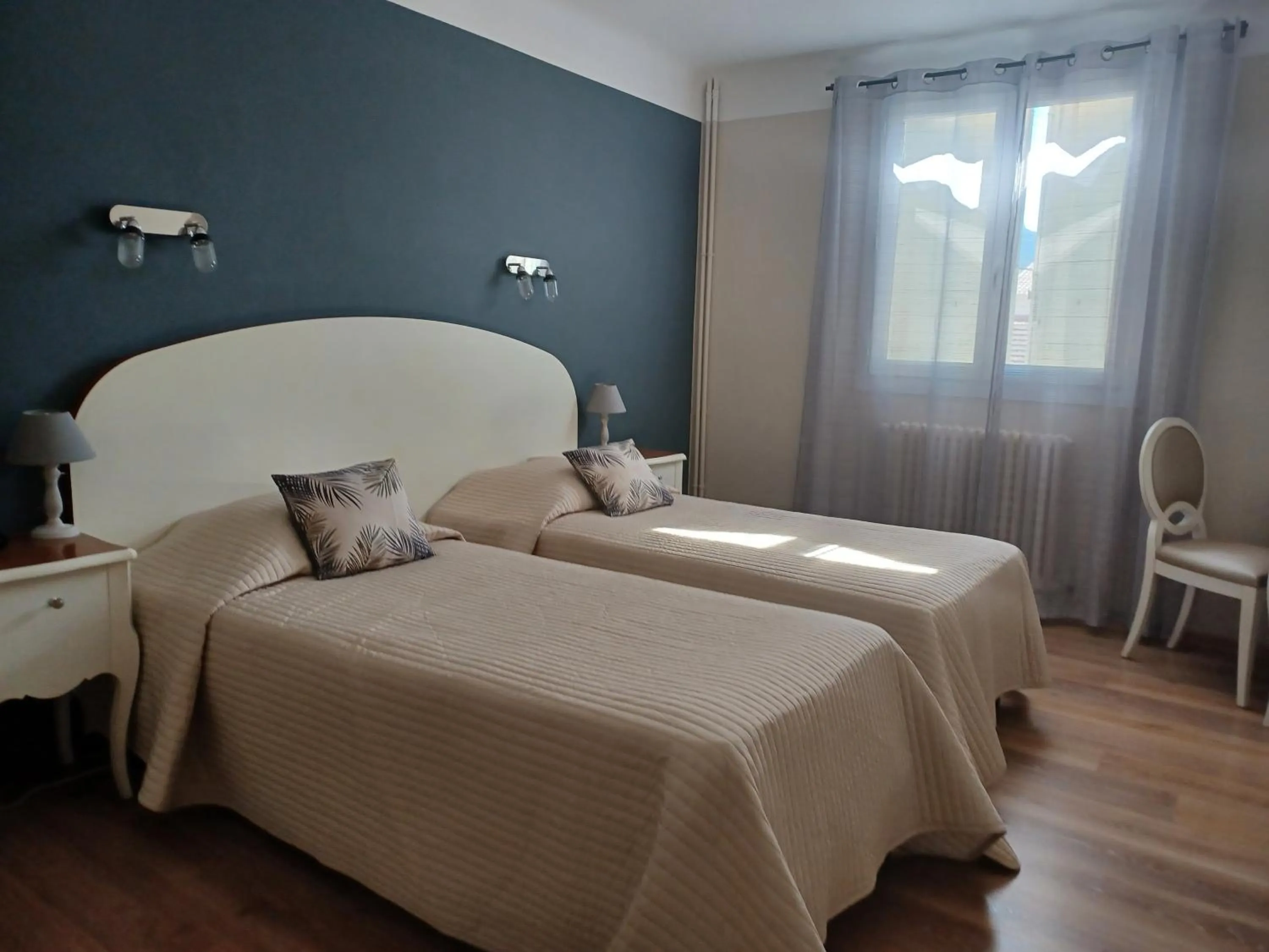 Photo of the whole room, Bed in Le Castelet des Alpilles