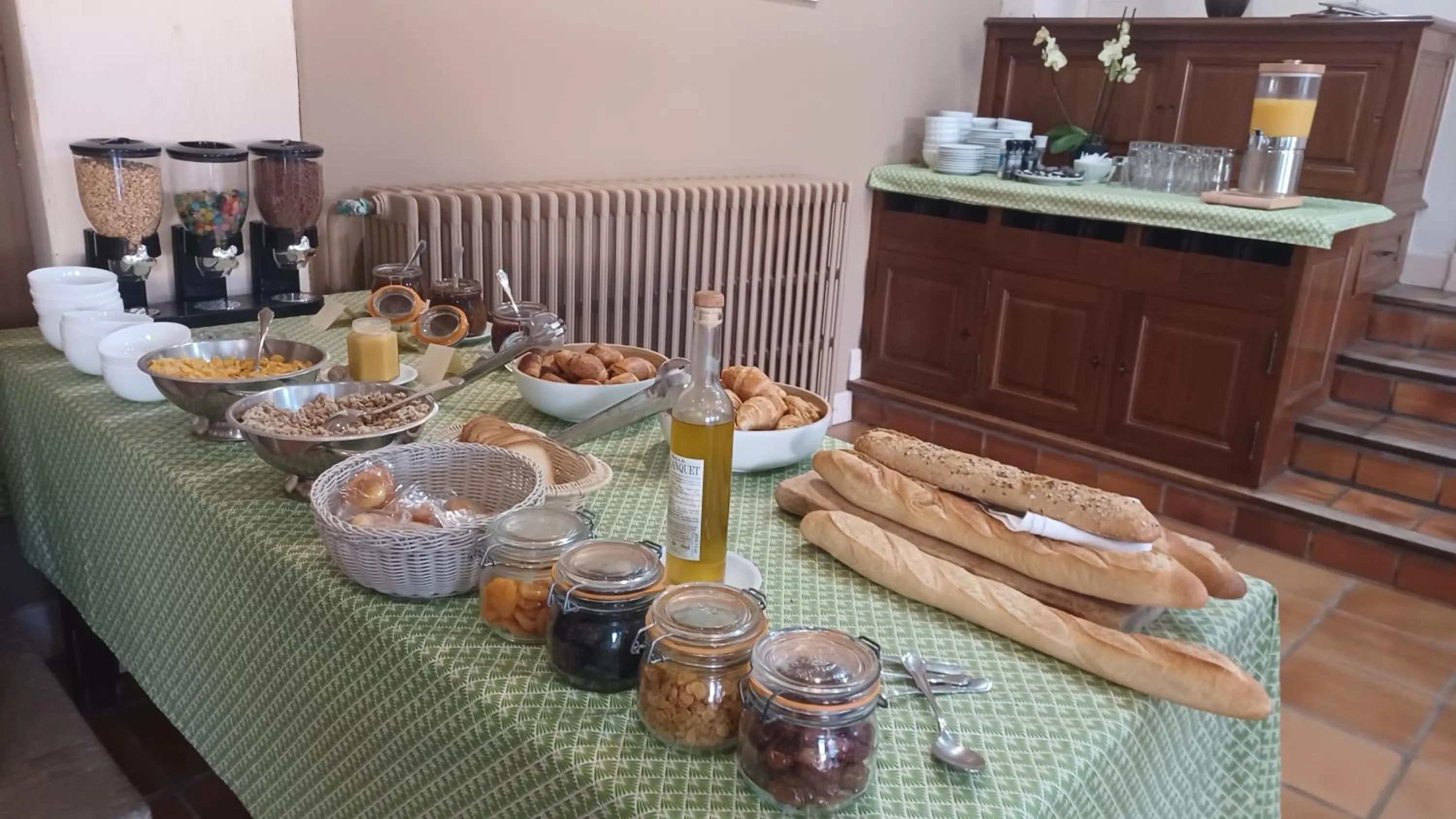 Breakfast in Le Castelet des Alpilles