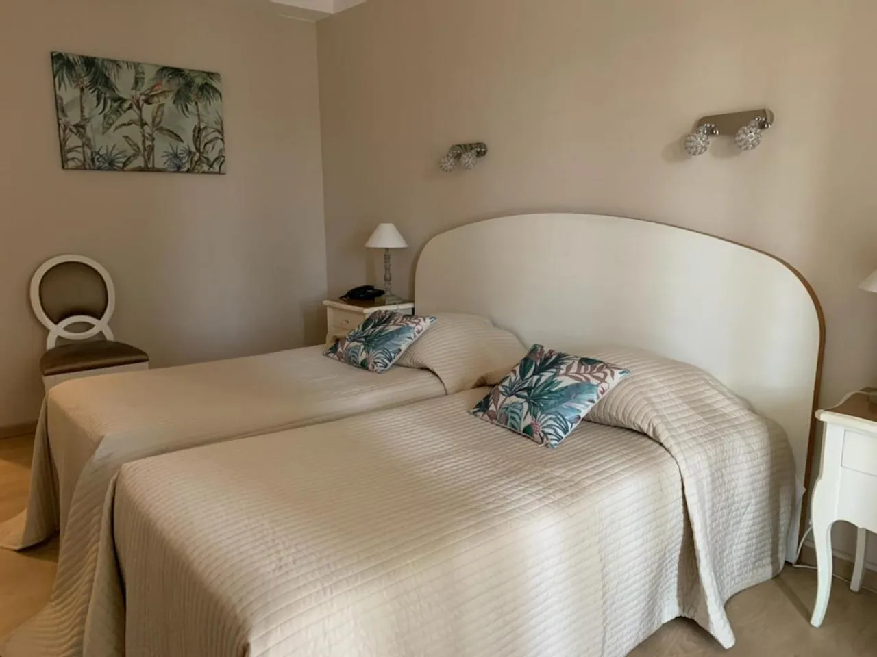 Photo of the whole room, Bed in Le Castelet des Alpilles