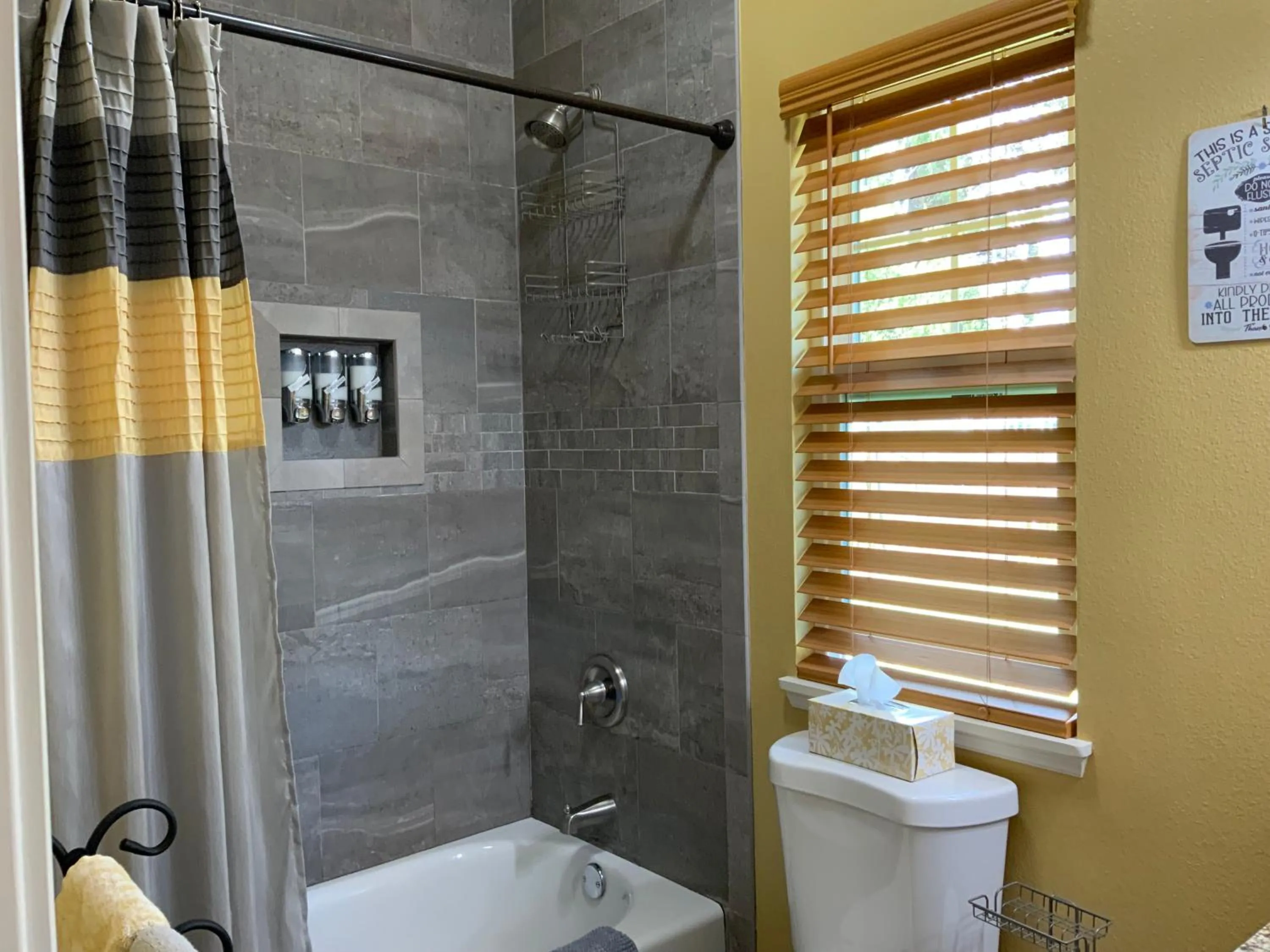 Shower in Kilauea House