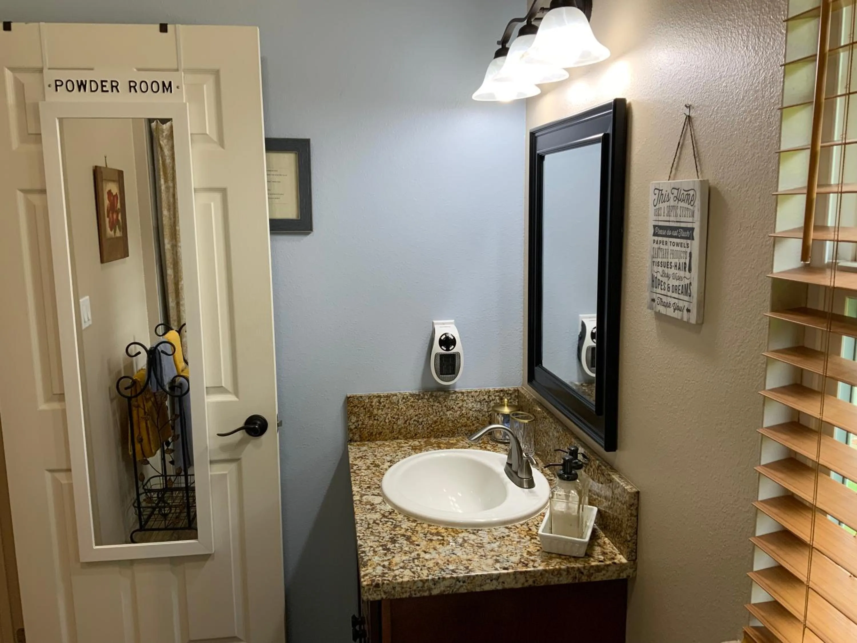 Bathroom in Kilauea House