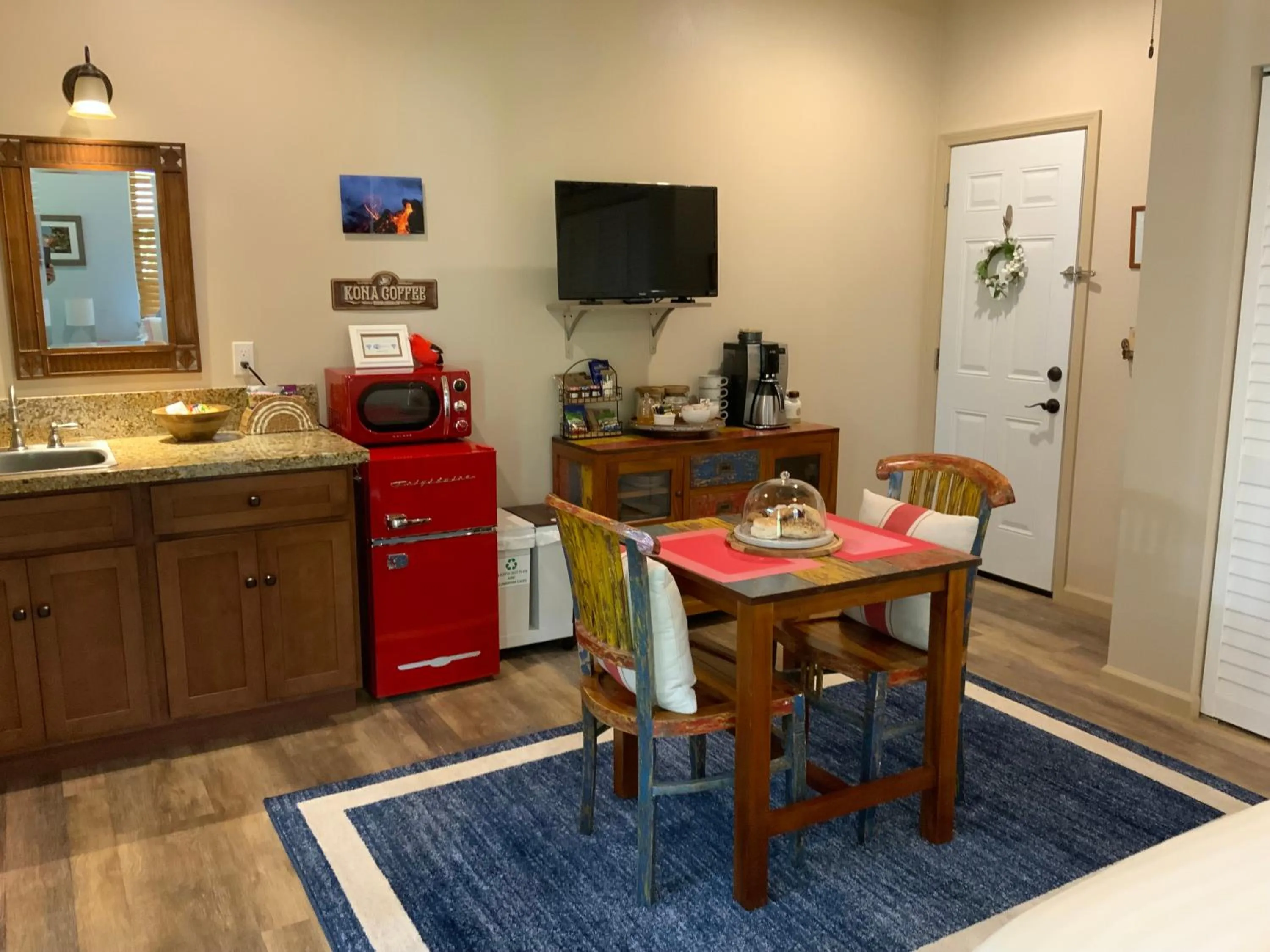 Dining area in Kilauea House