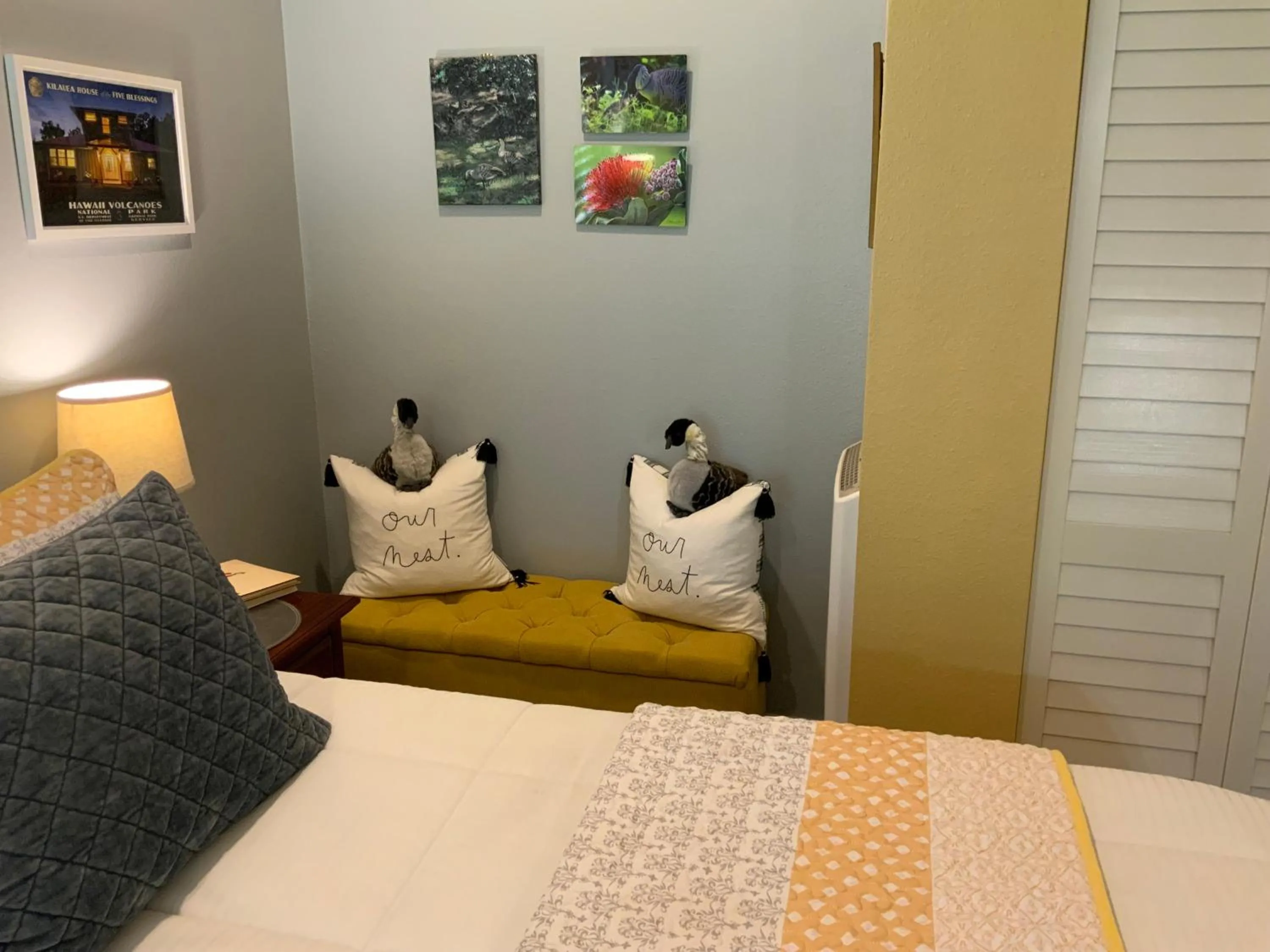 Seating area, Bed in Kilauea House