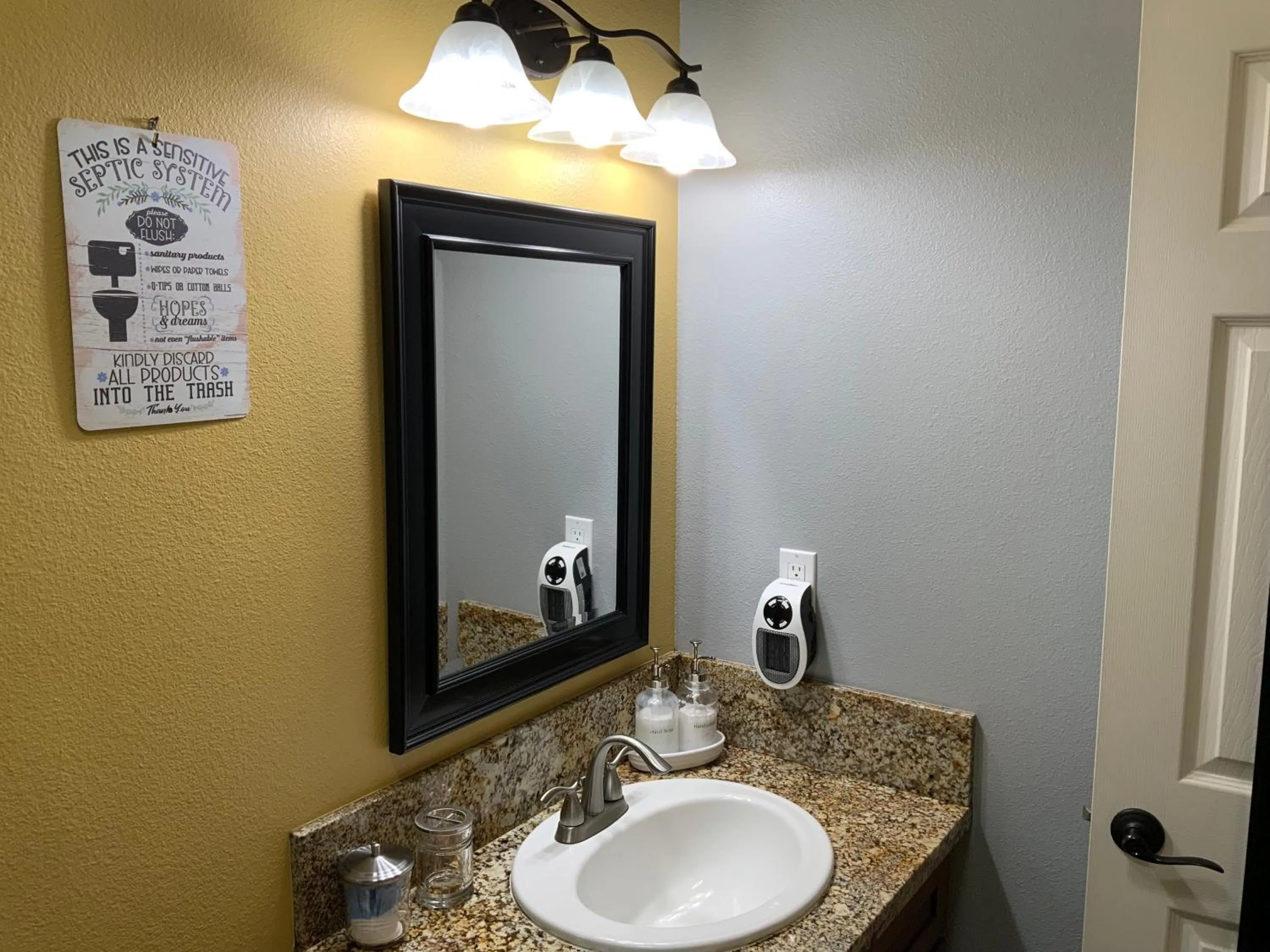 Bathroom in Kilauea House