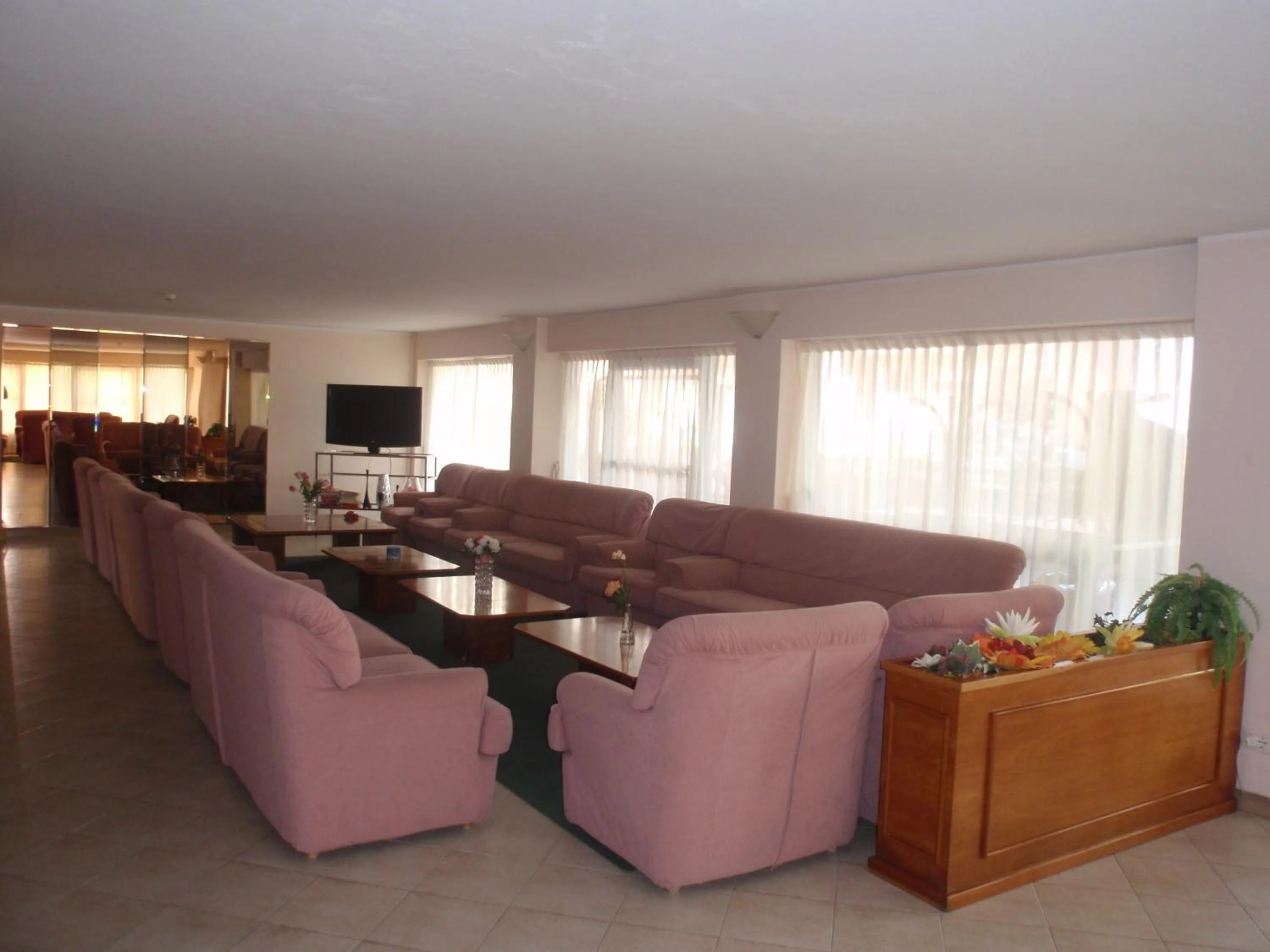 Communal lounge/ TV room in Hotel Glenn