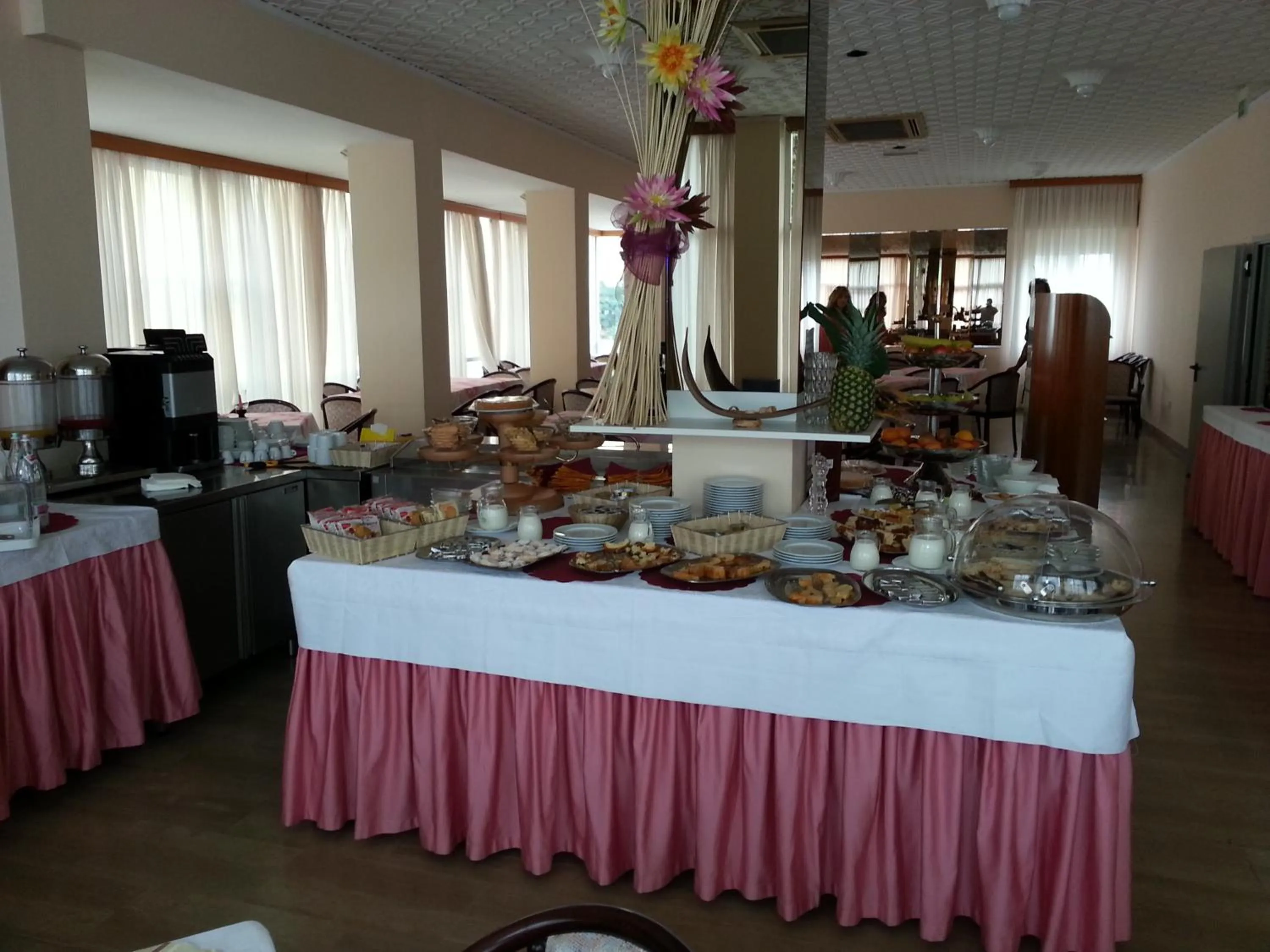 Breakfast in Hotel Glenn