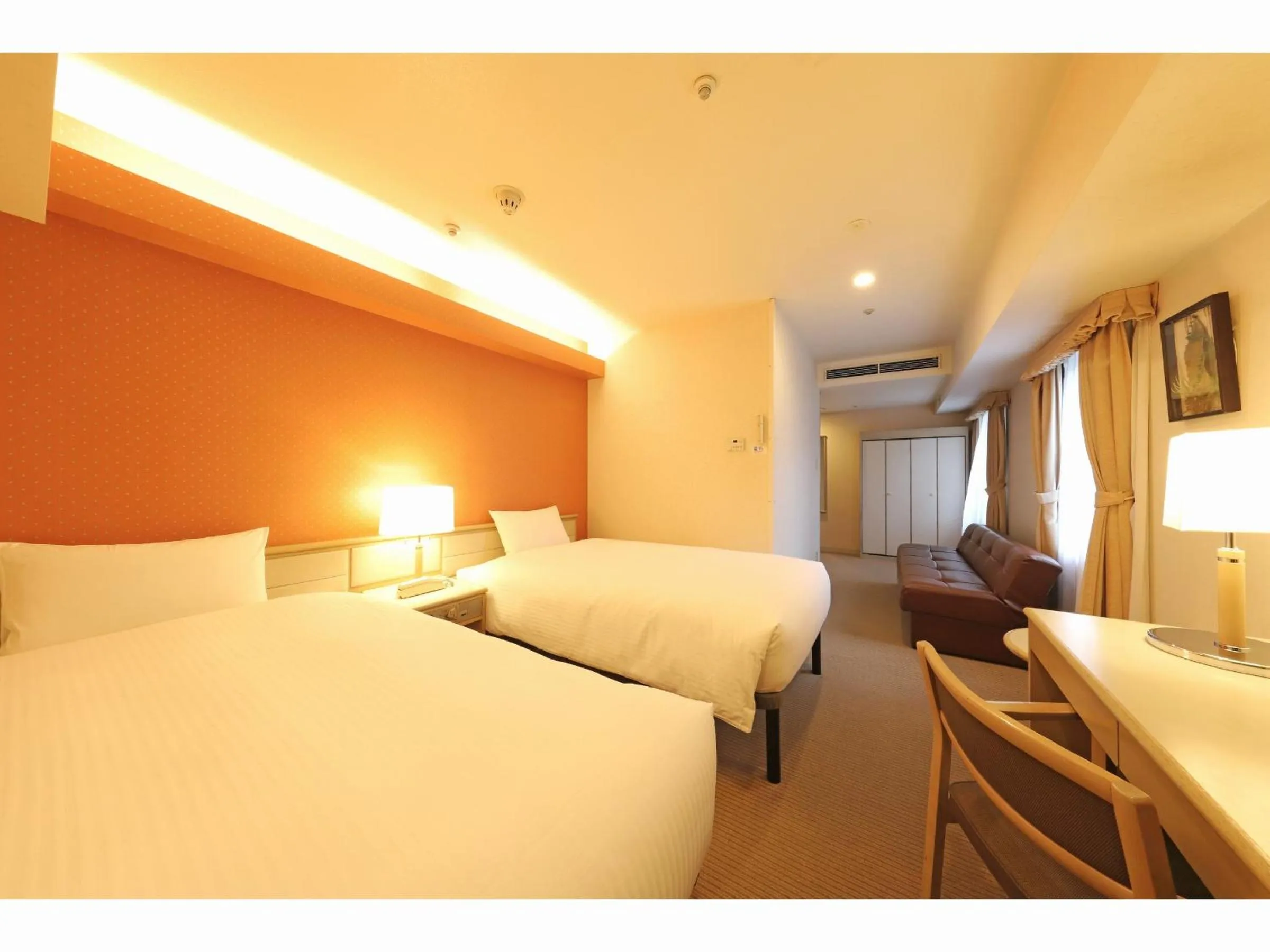 Photo of the whole room, Bed in Shin-Yokohama Kokusai Hotel