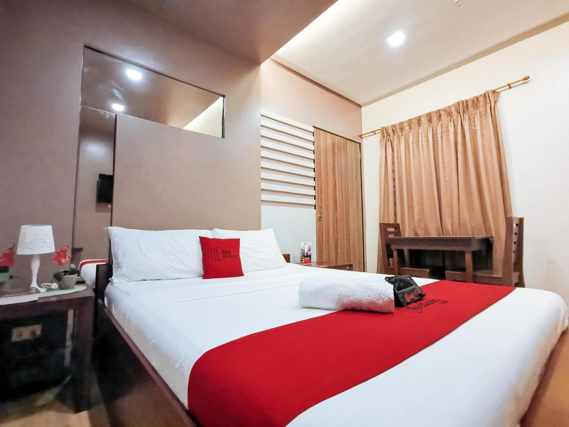 Bed in RedDoorz Plus near Robinsons Place Gensan