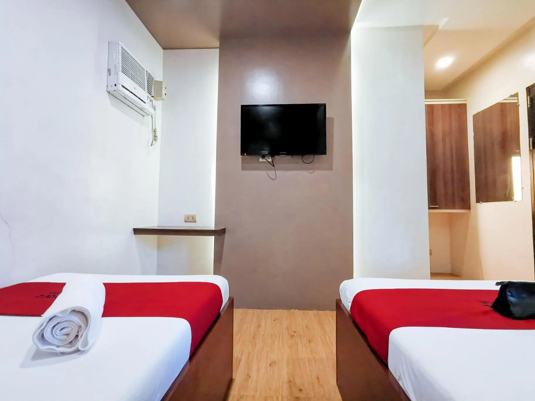Bed in RedDoorz Plus near Robinsons Place Gensan