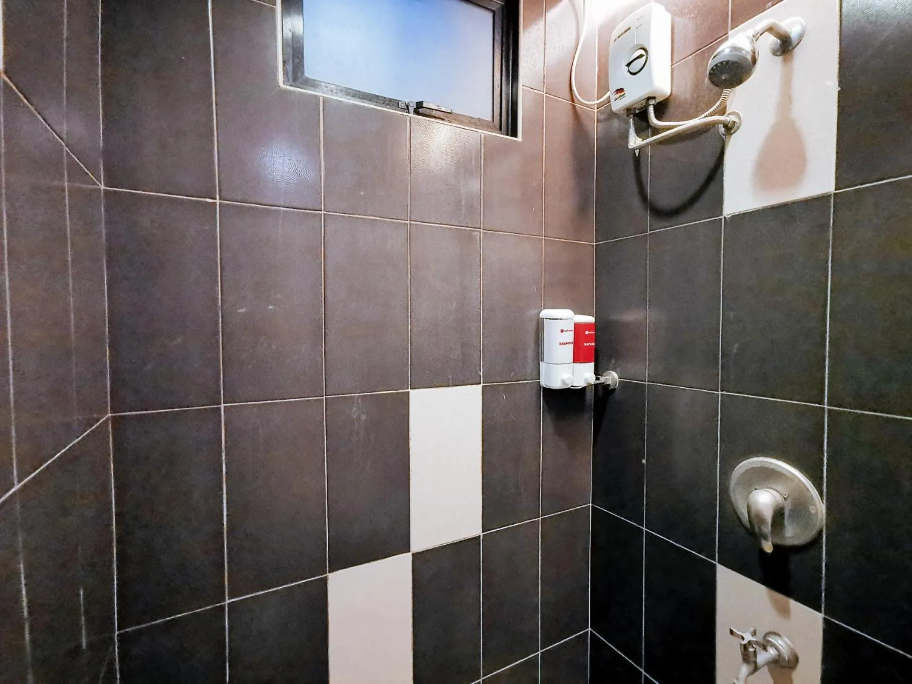 Shower in RedDoorz Plus near Robinsons Place Gensan