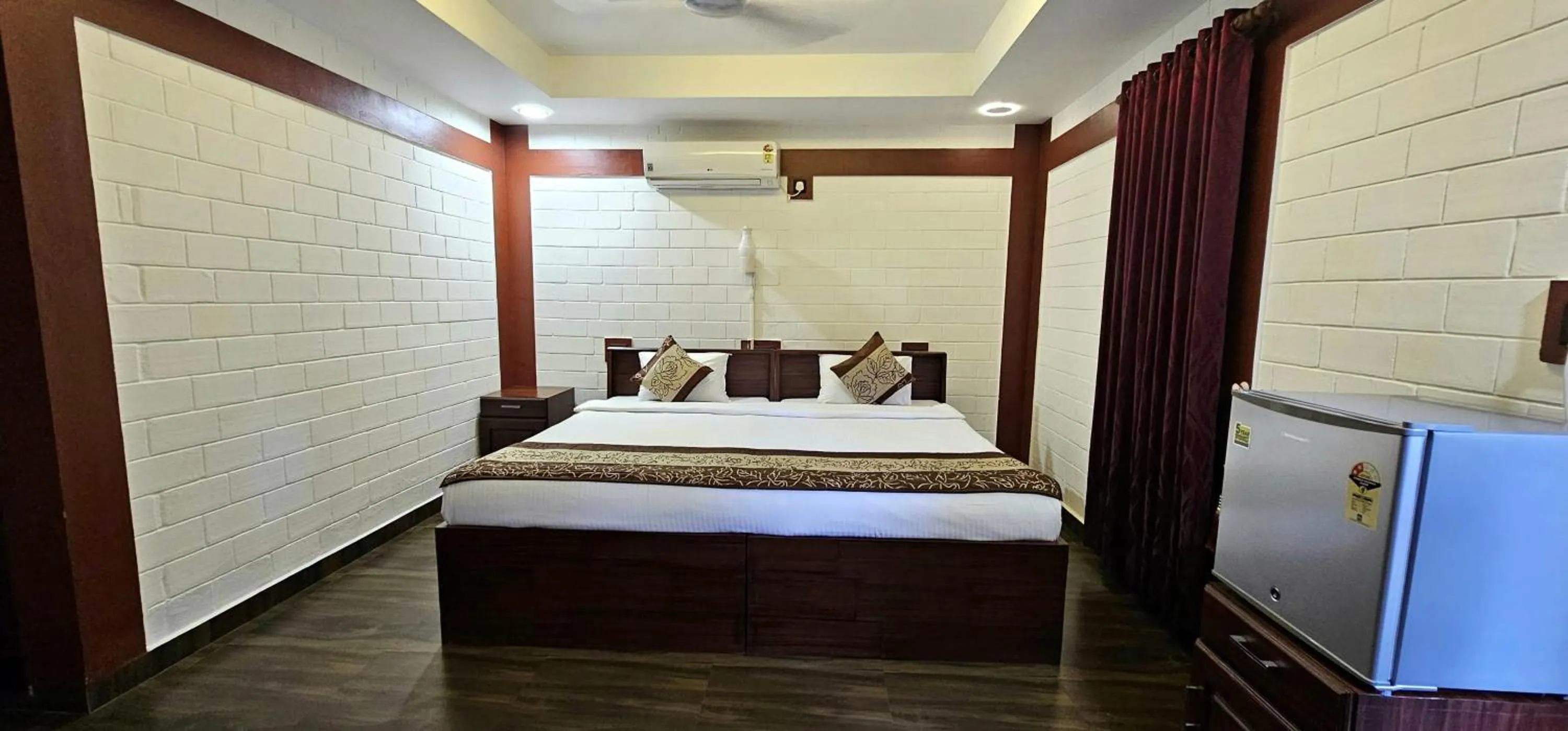 Photo of the whole room, Bed in LEISURE VALLEY BEACH RESORT
