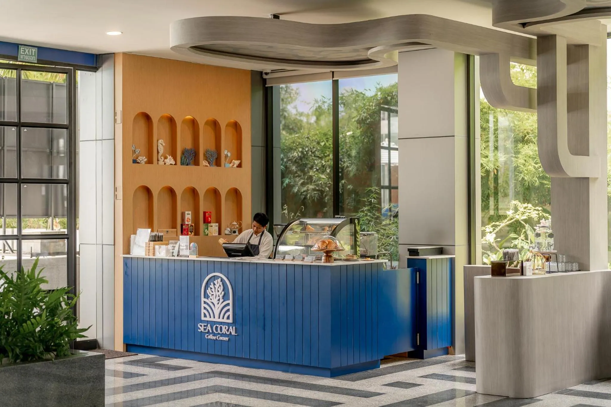 Food and drinks in Seabed Grand Hotel Phuket - SHA Extra Plus