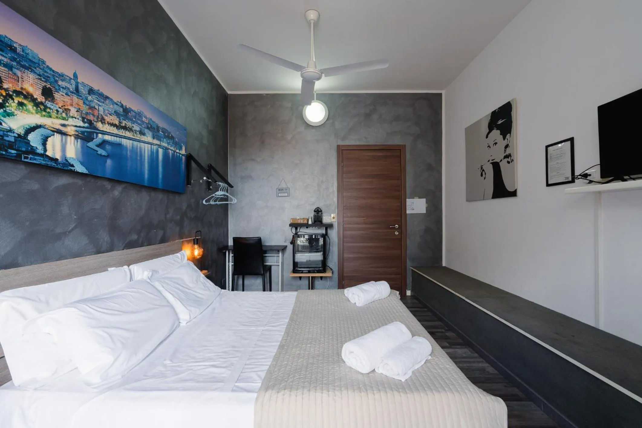 Bed in Galleria Del Reno