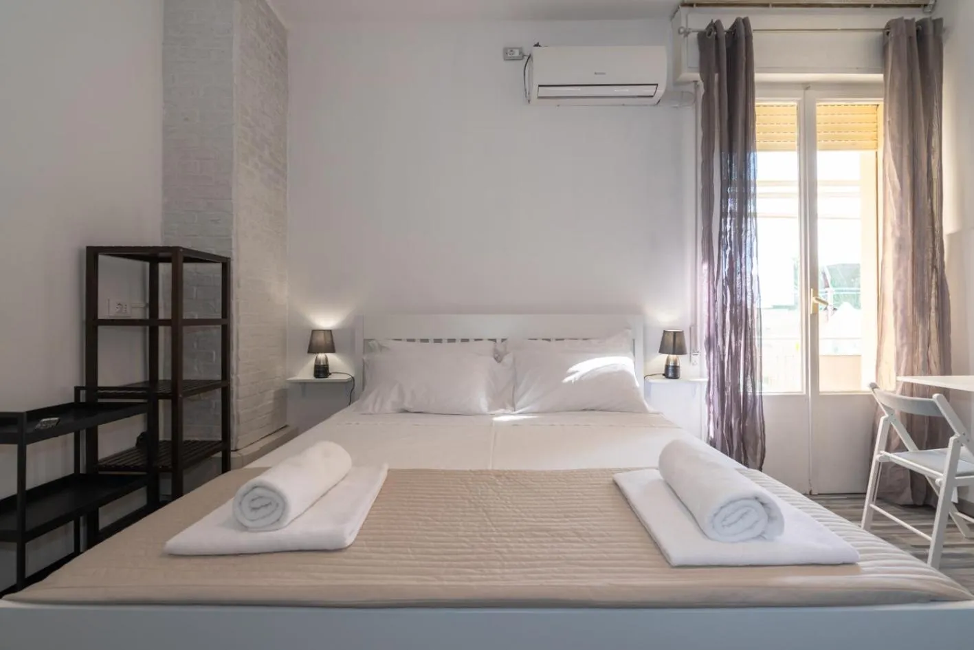 Bedroom, Bed in Galleria Del Reno