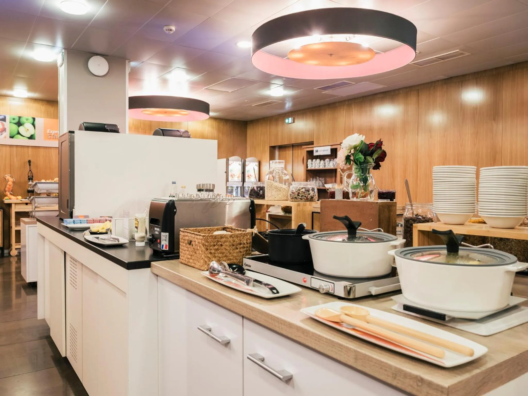 Restaurant/places to eat in Holiday Inn Express Saint-Nazaire by IHG