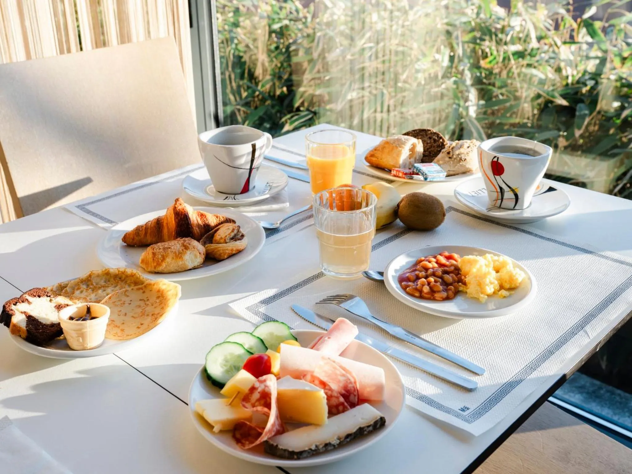 Breakfast in Holiday Inn Express Saint-Nazaire by IHG