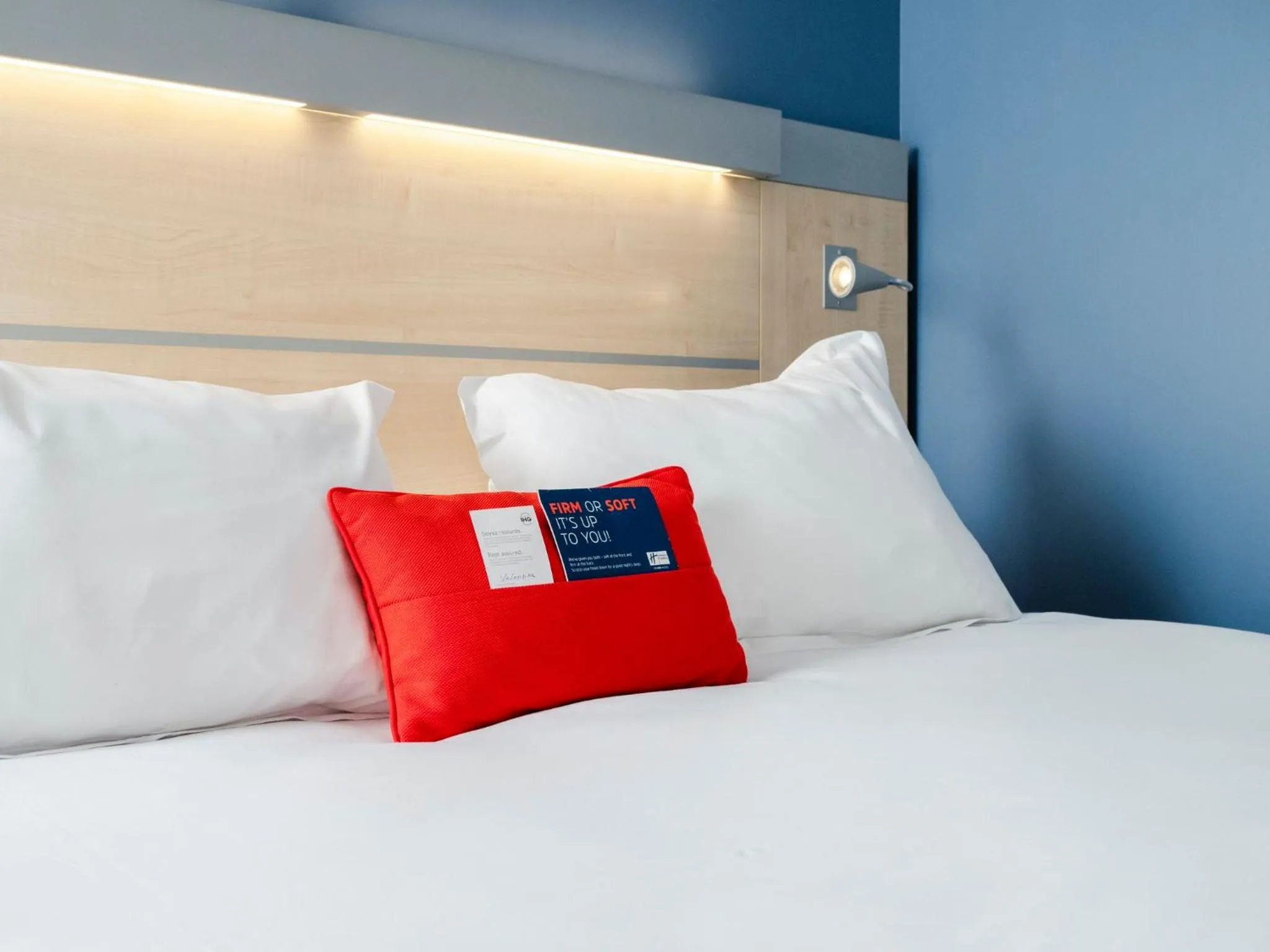 Photo of the whole room, Bed in Holiday Inn Express Saint-Nazaire by IHG