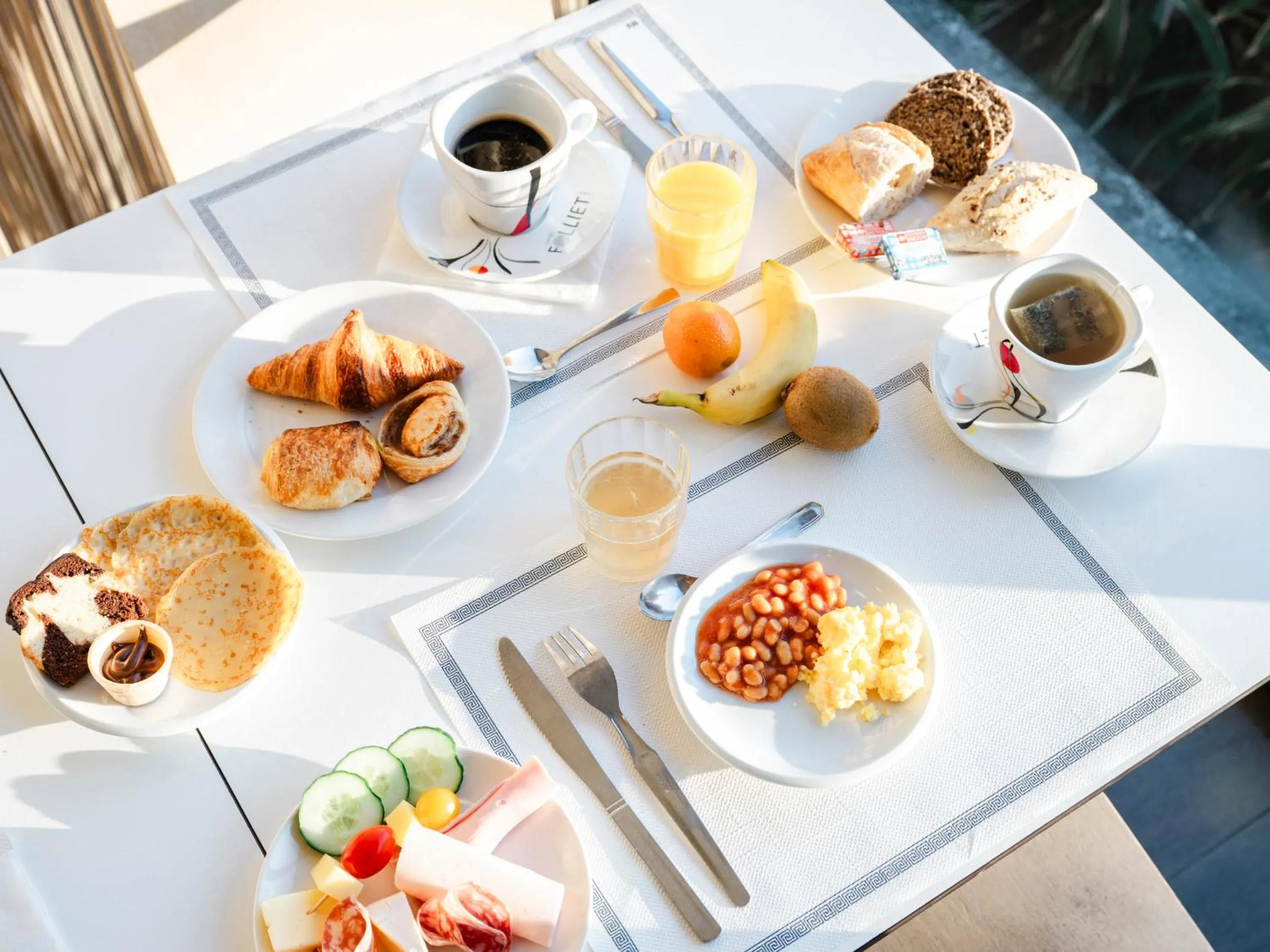 Breakfast in Holiday Inn Express Saint-Nazaire by IHG