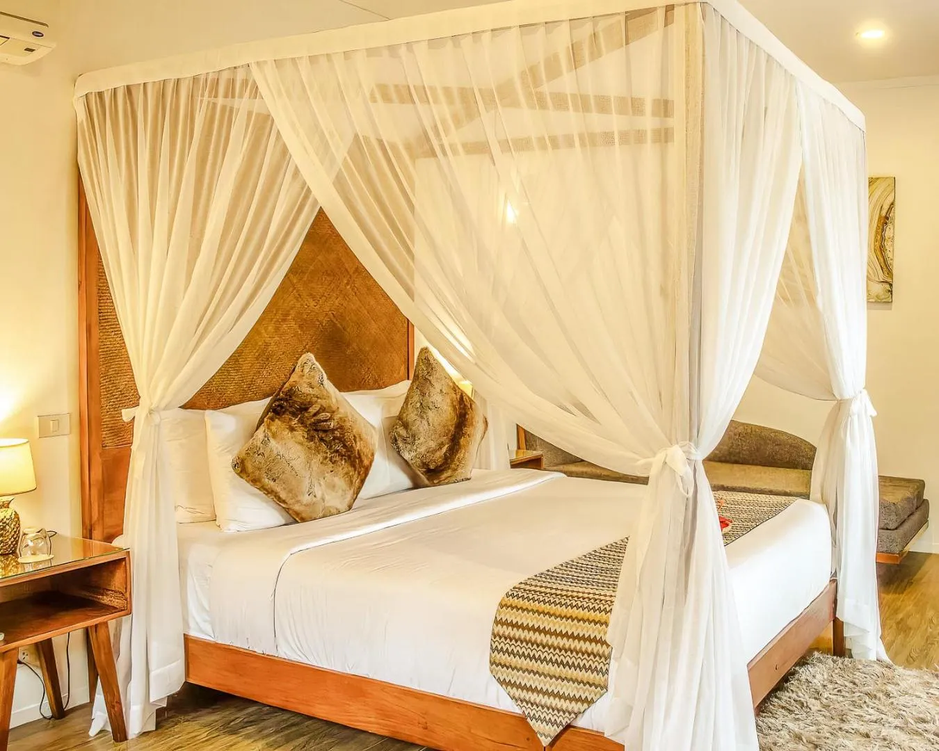 Bed in Halamanan Residences