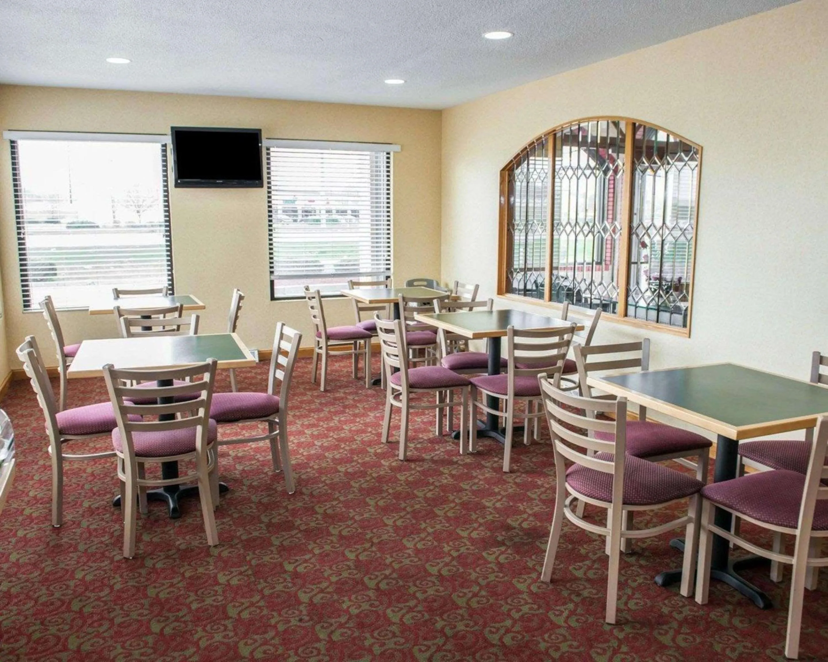 Restaurant/places to eat in Quality Inn & Suites Indianapolis Northwest