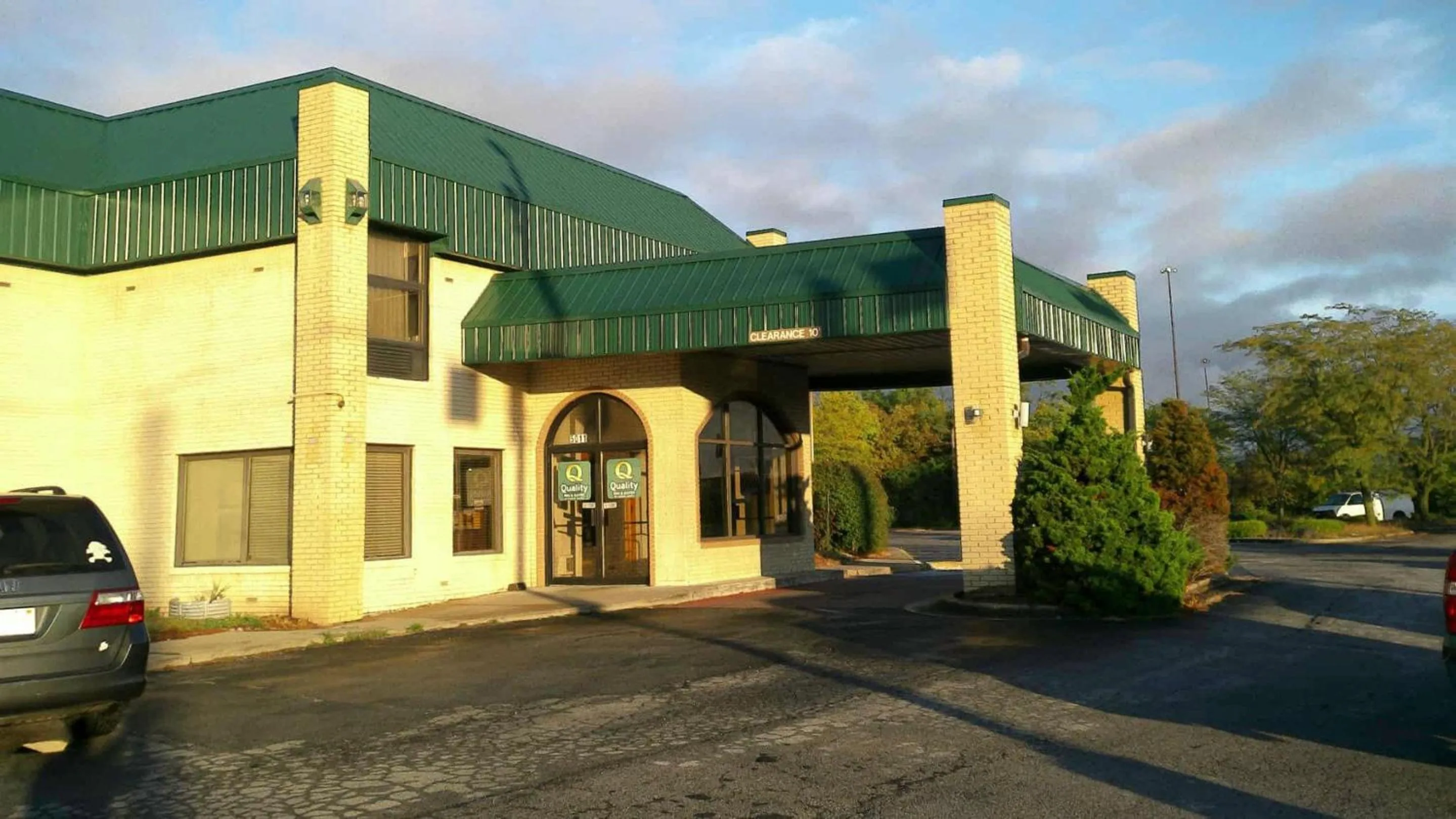 Property building in Quality Inn & Suites Indianapolis Northwest