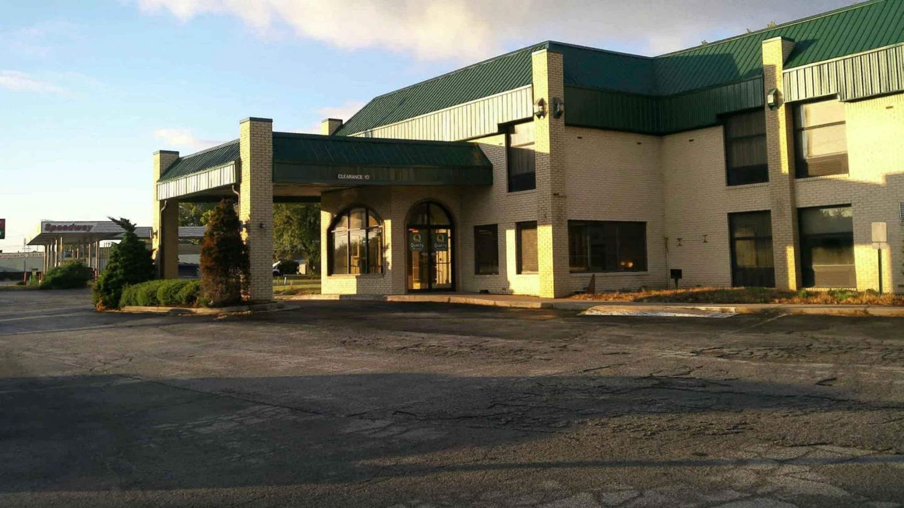 Property building in Quality Inn & Suites Indianapolis Northwest
