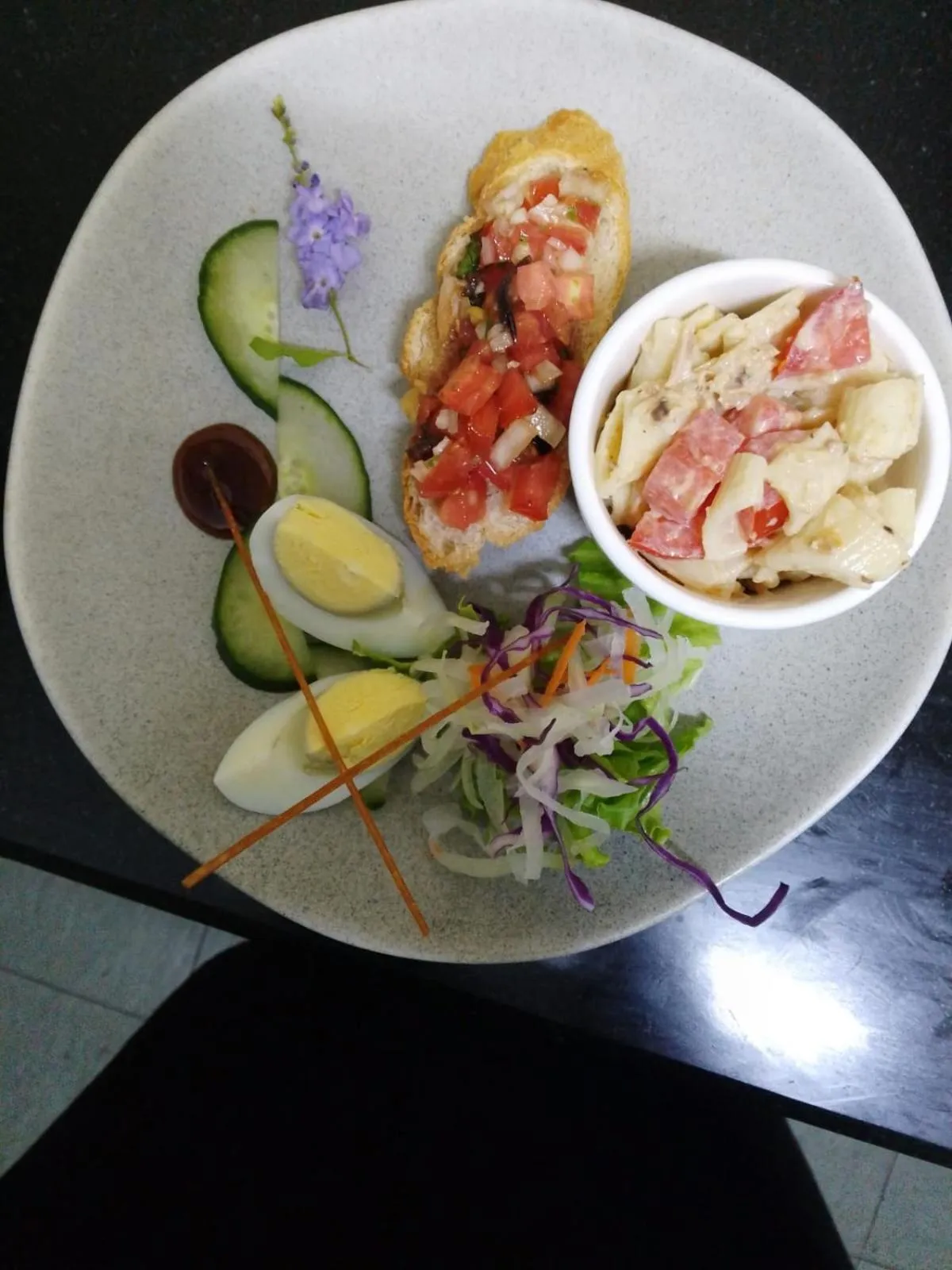 Restaurant/places to eat in The Garden Lodge Pereybere - Piscine & Jardin