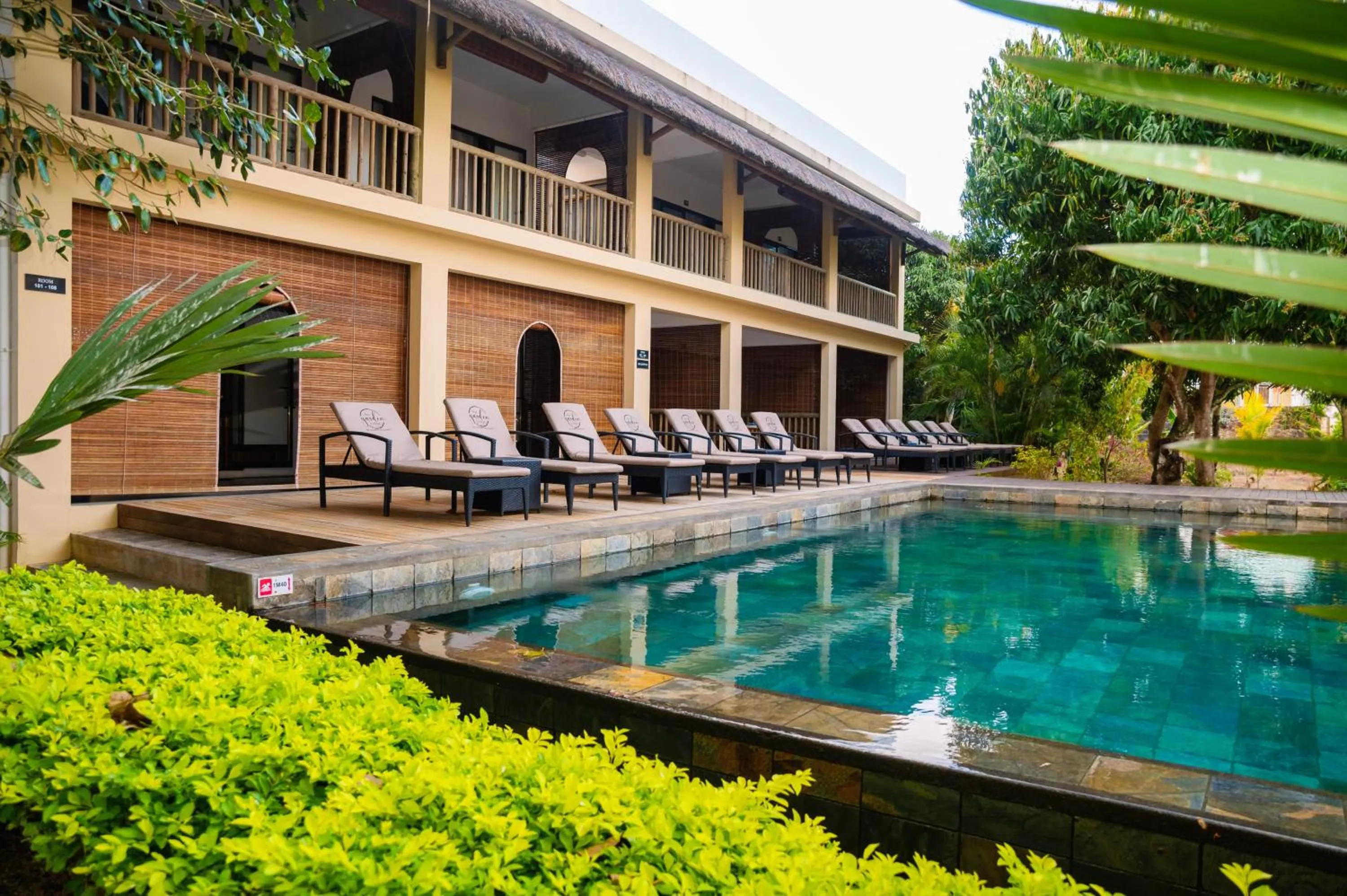Swimming pool in The Garden Lodge Pereybere - Piscine & Jardin