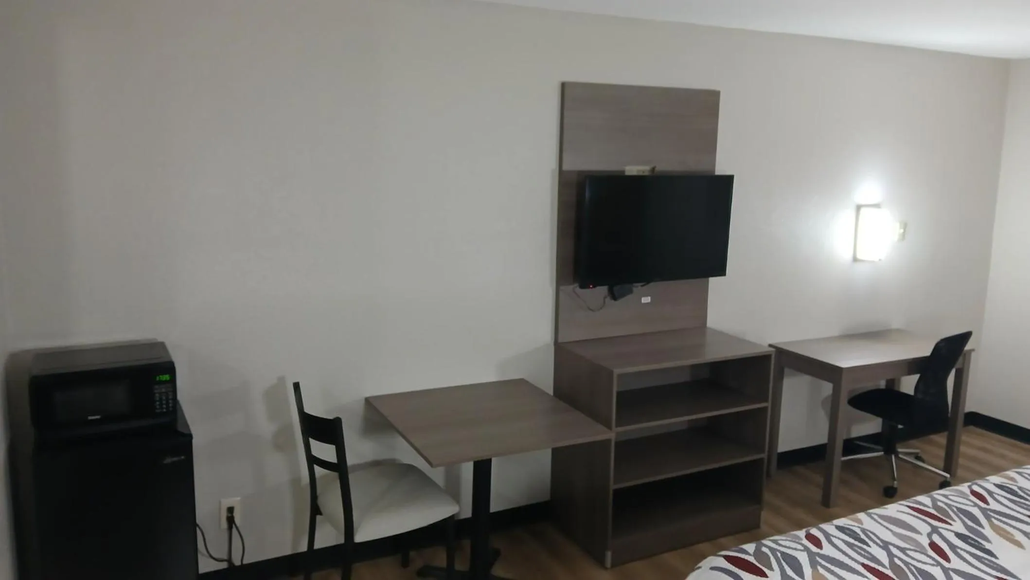 Photo of the whole room in Red Roof Inn Alexandria, LA