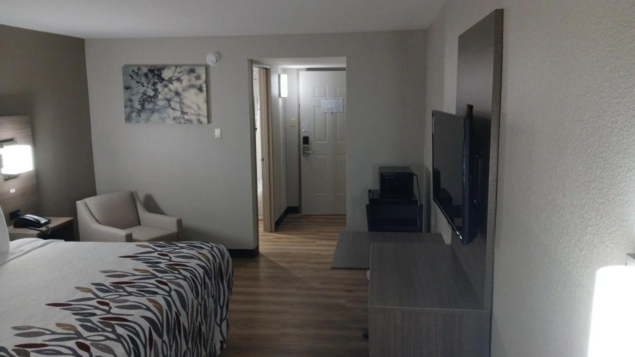 Photo of the whole room, Bed in Red Roof Inn Alexandria, LA